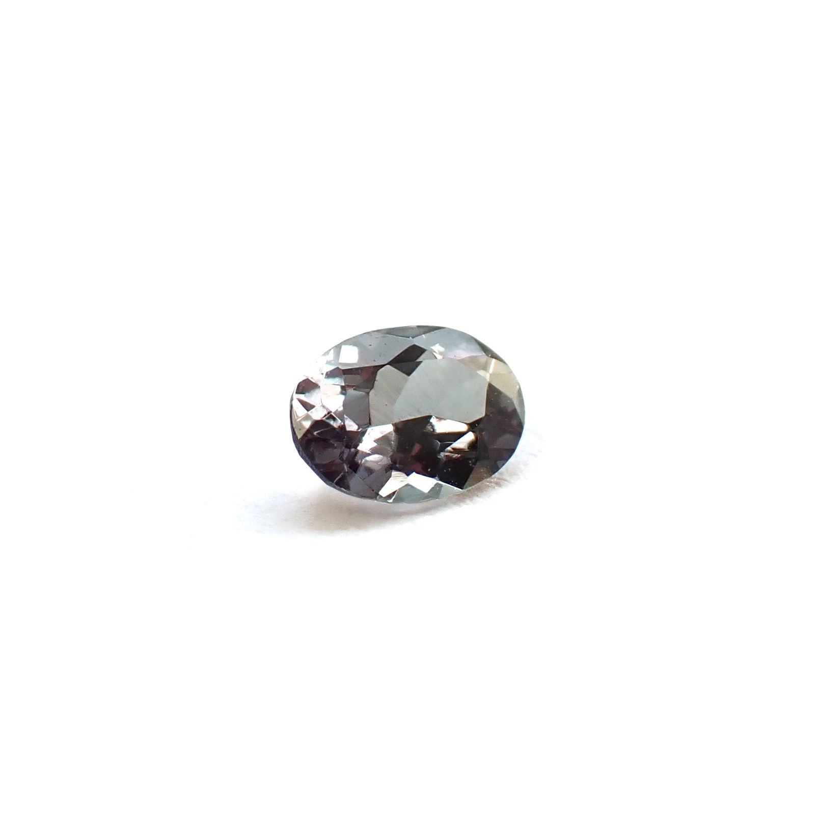 ベキリーブルーガーネット（カラーチェンジガーネット アレキタイプ） マダガスカル・ベキリー産 0.16ct / 4x2.9mm前後 [260732453]