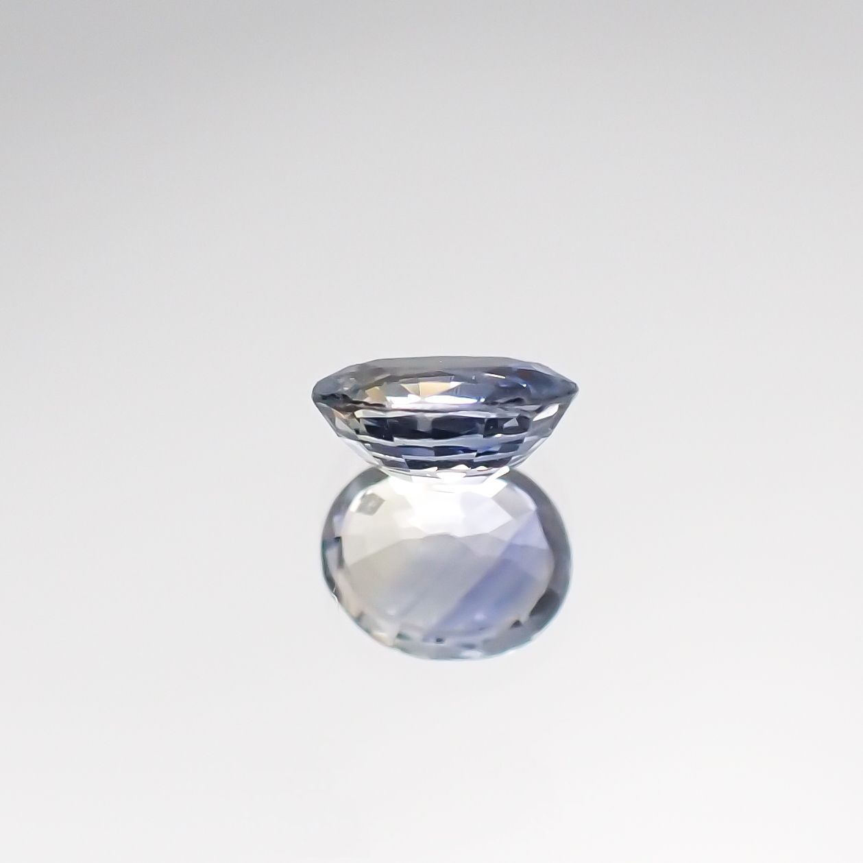 アイスブルーサファイア(宝石名ブルー・サファイア) スリランカ/マダガスカル産 0.33ct 識別済[210711174]4.5×3.7mm前後
