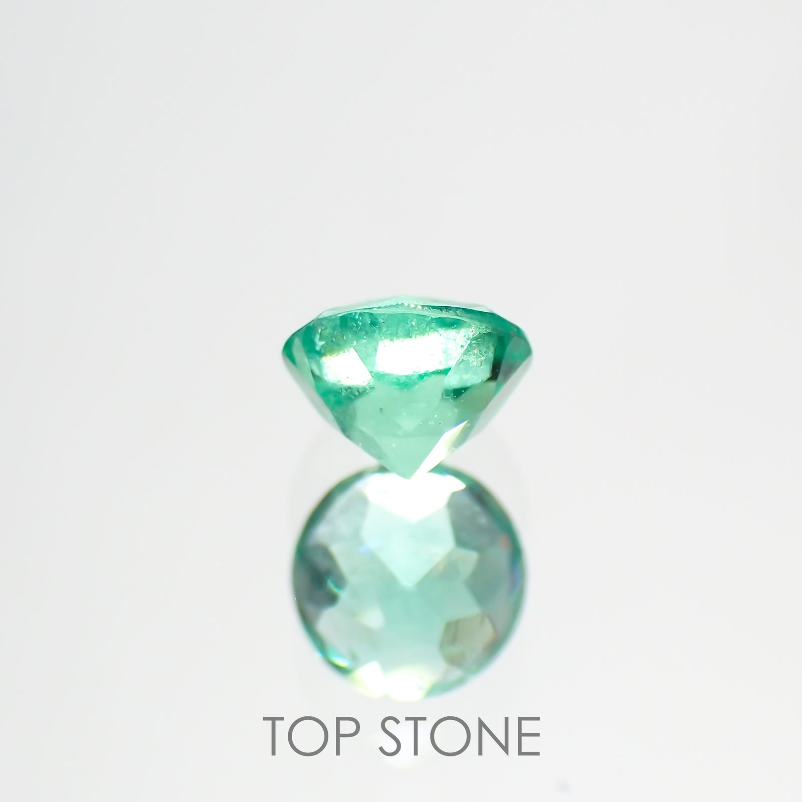 エメラルド(宝石名エメラルド) コロンビア産 0.365ct ソ付(彩珠)[211013167]4.7×4.7mm前後