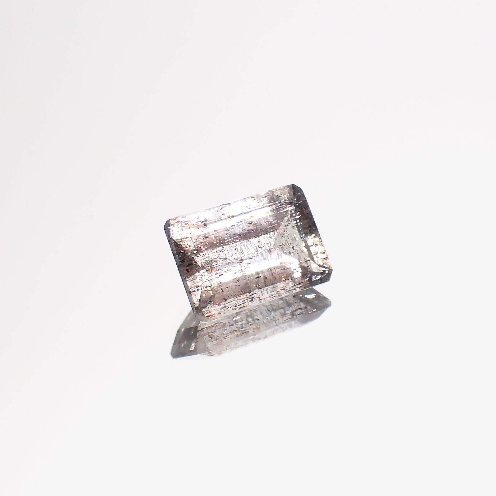 アベンチュリンアクアマリン(宝石名アクアマリン)ナイジェリア産 1.42ct 識別済[231224704]8.8x6.2mm前後
