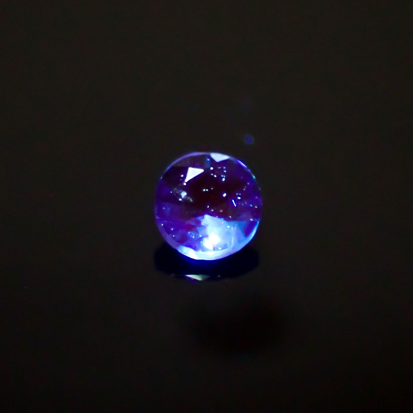 アウイナイト フルオレッセンス ドイツ産 0.018ct[240628298]1.8x1.8mm前後