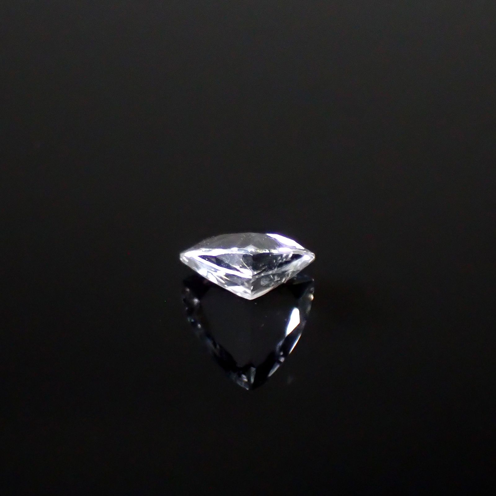 ダトーライト(宝石名ダトーライト)ロシア/アメリカ産 0.903ct ソ付(日独)[250430293]7.13x7.12mm前後