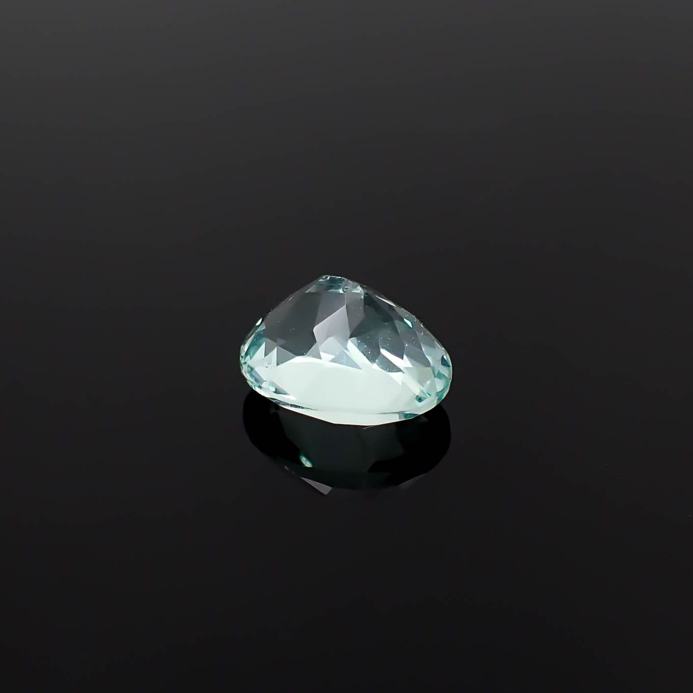 フローライト フルオレッセンス ジンバブエ産 1.19ct [250630515]7.2x5.9mm前後