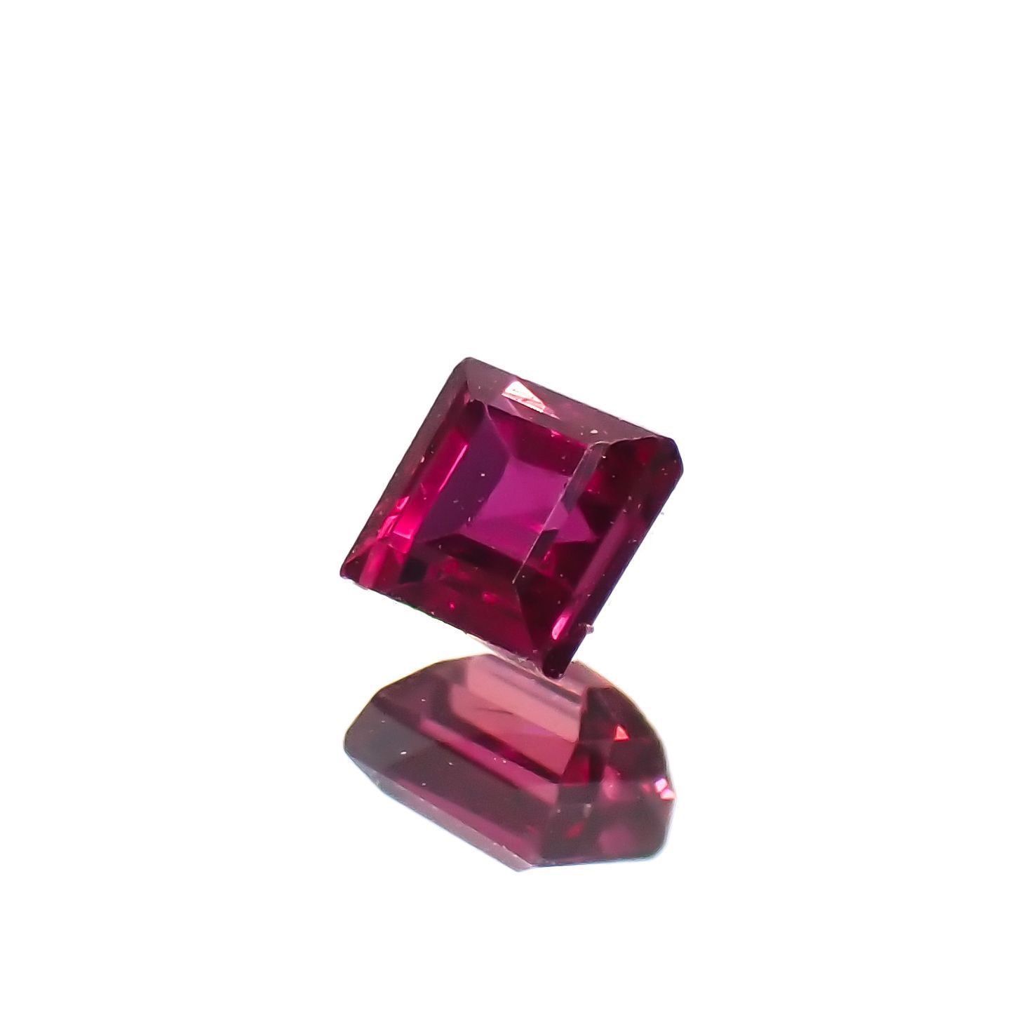 ルビー タイ/ビルマ産 0.18ct[220616363]2.6x2.6mm前後