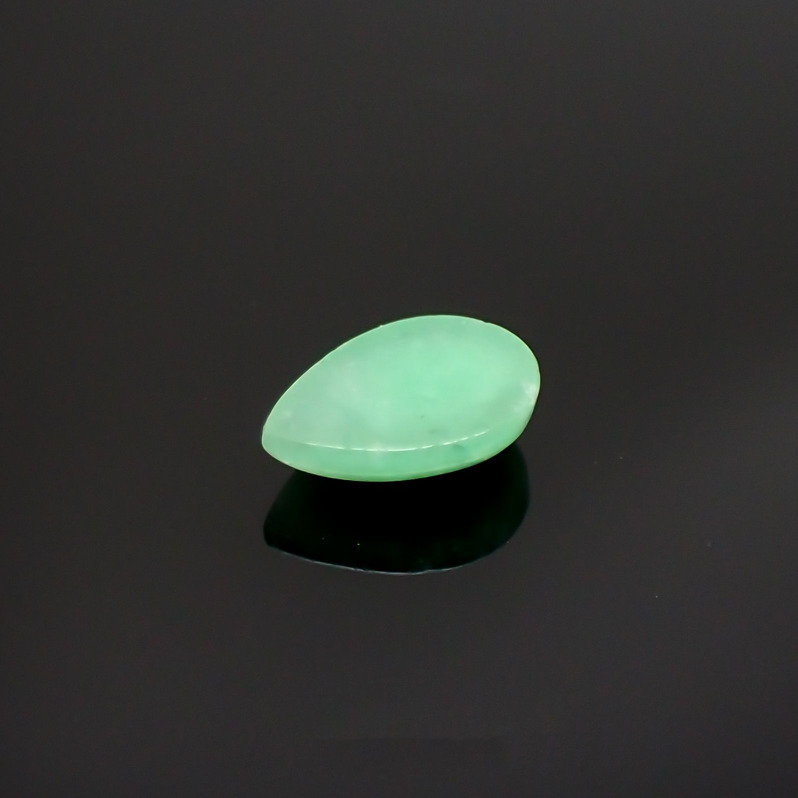 翡翠(宝石名ジェダイト)ビルマ産 0.72ct 識別済[220515811]7.1x5mm前後