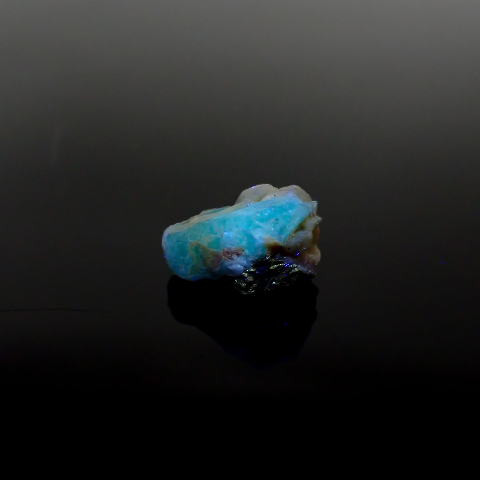 エメラルド 原石 コロンビア産 26.34ct[240427250]21x18mm前後