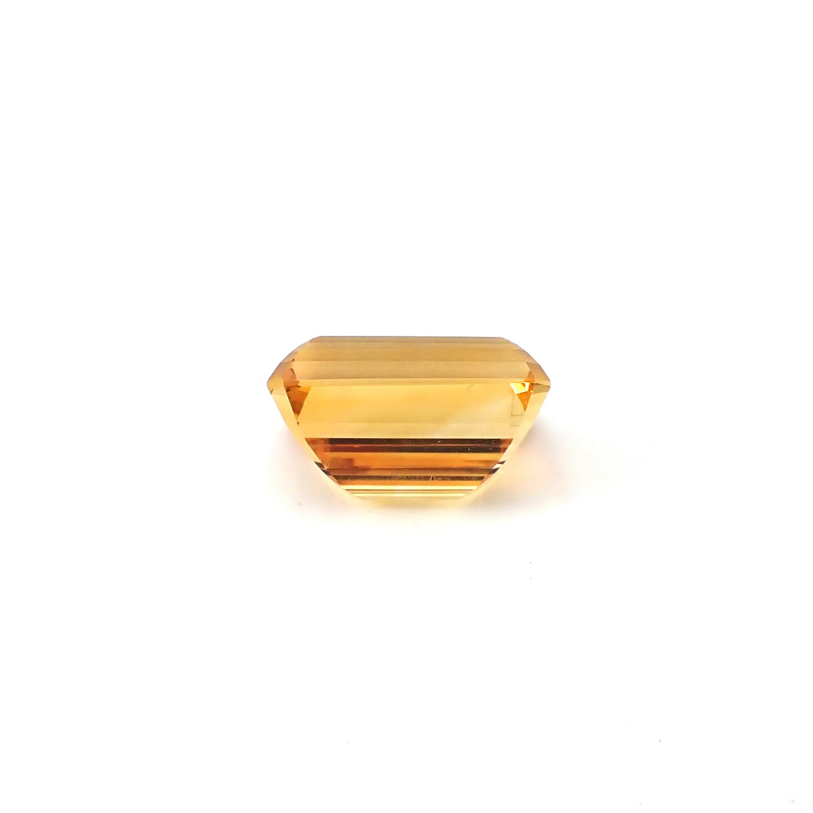 シトリン(宝石名シトリン)ブラジル産 識別済 18.86ct / 18.2x12.4mm前後 [251231391]