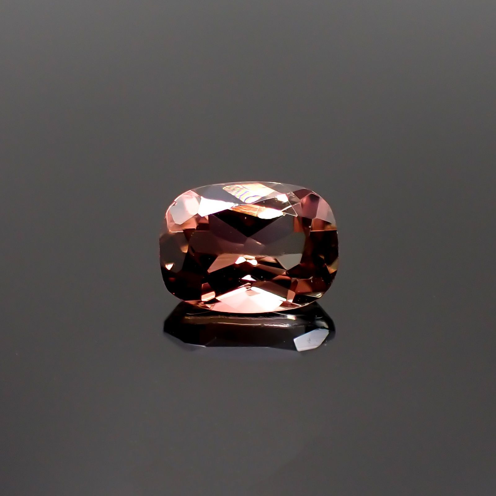 バイカラートルマリン(宝石名トルマリン)コンゴ産 1.06ct 識別済[250114999]7.4x5.5mm前後