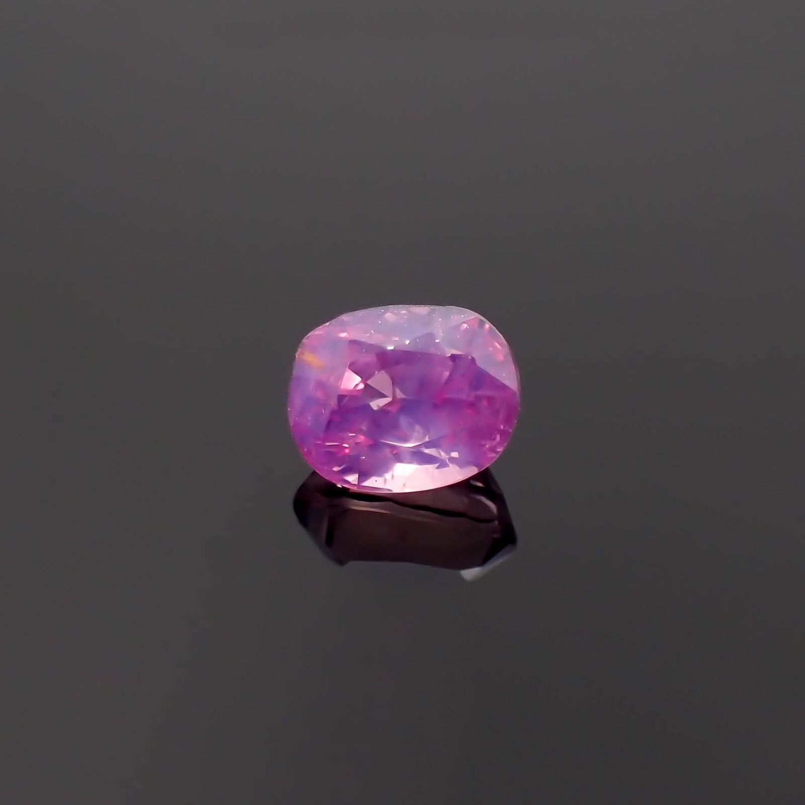 シルキーピンクサファイア 非加熱 ベトナム産 0.43ct[230120257]4.3x3.3mm前後