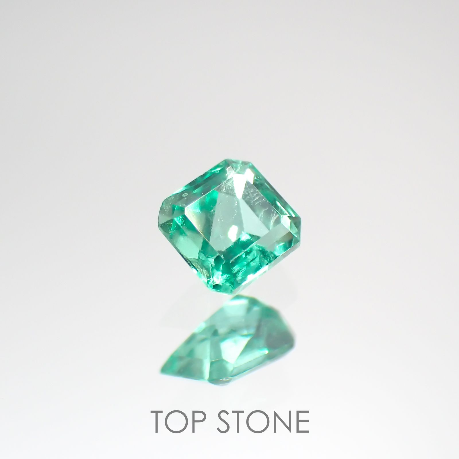 エメラルド(宝石名エメラルド) コロンビア産 0.15ct 識別済[201812832]3.2×3mm前後