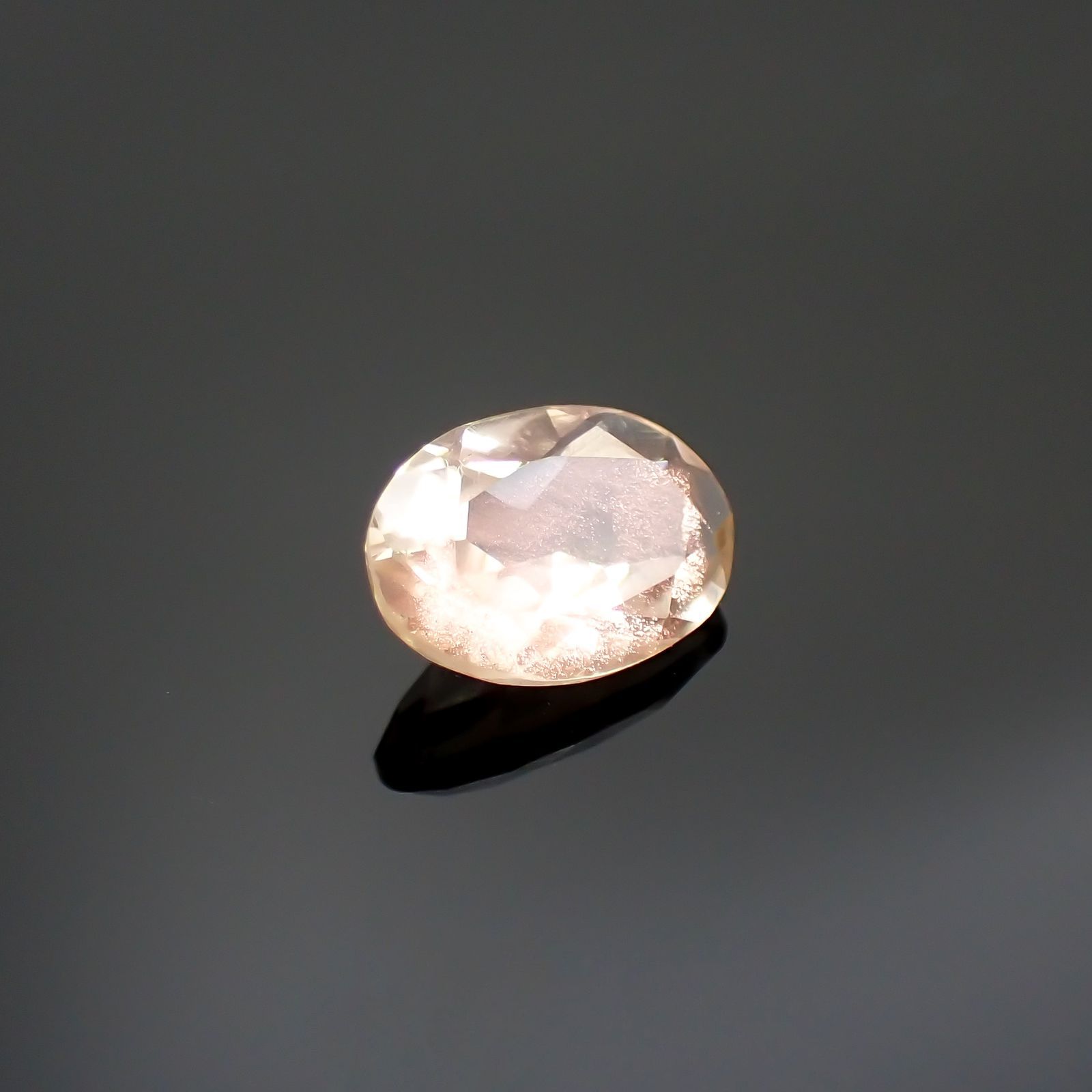 オレゴンサンストーン(宝石名ラブラドライト)アメリカ・オレゴン州産 0.85ct 識別済[220114662]7.9x5.6mm前後