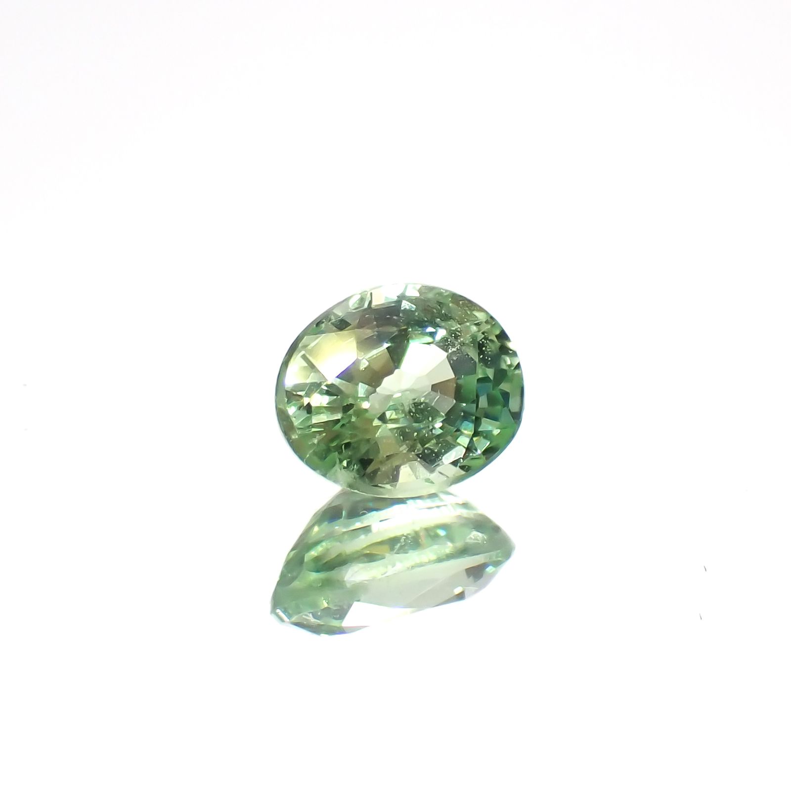 ミントガーネット(宝石名グリーン・グロッシュラー・ガーネット)タンザニア産 0.38ct 識別済[230923499]4.6x3.7mm前後