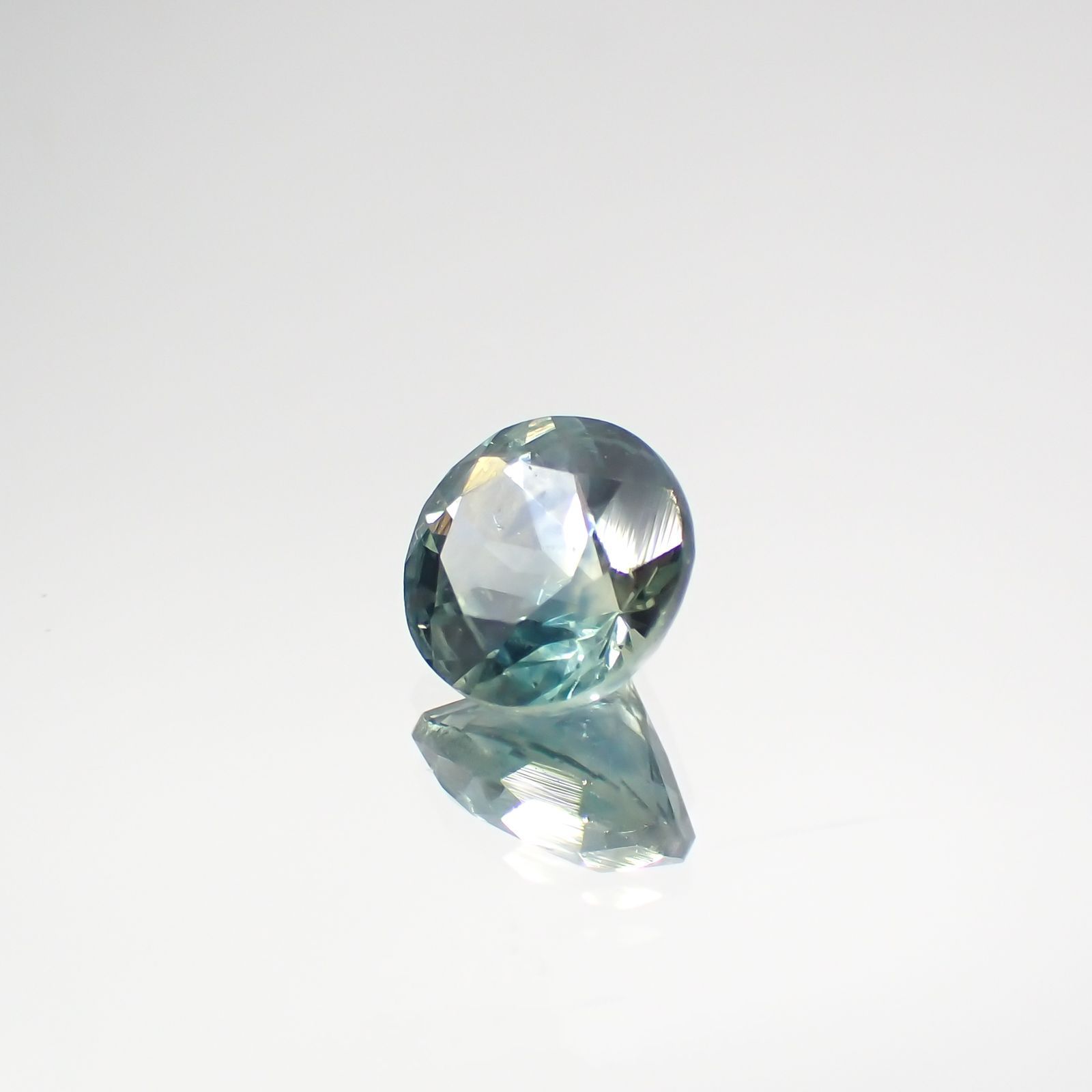 モンタナサファイア アメリカ合衆国産 ルース 0.65ct[210712113]4.9×4.9mm前後