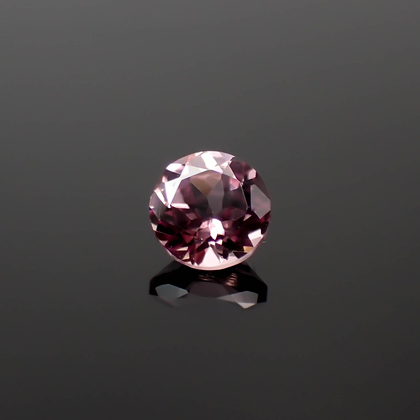 ドラゴンガーネット タンザニア産 0.46ct[240427288]4.5x4.5mm前後 