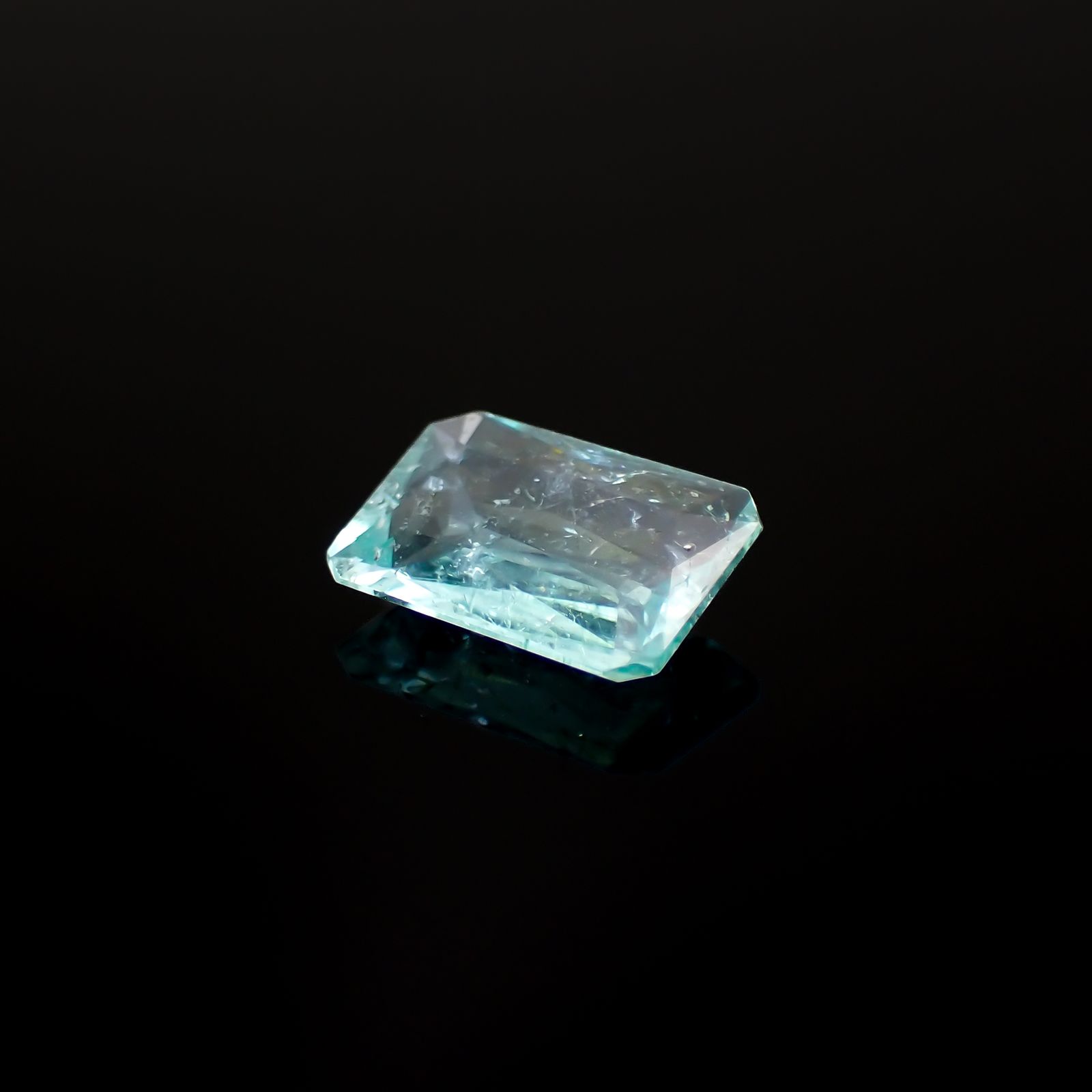 パライバトルマリン(宝石名トルマリン/別名パライバ・トルマリン)モザンビーク産 2.283ct ソ付(宝貴協)[230421880]10.92x7.59mm前後