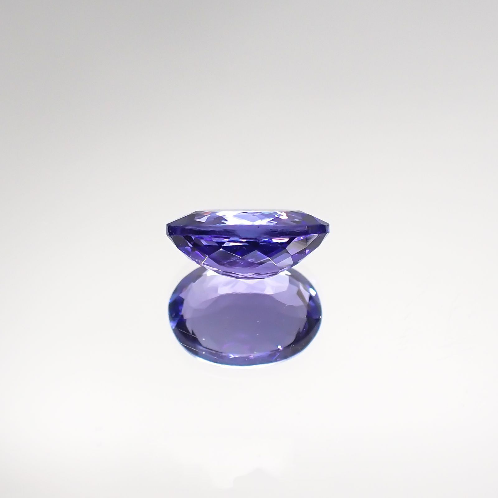 タンザナイト(宝石名タンザナイト) タンザニア産 1.38ct 識別済[210711838]8.1×6.1mm前後