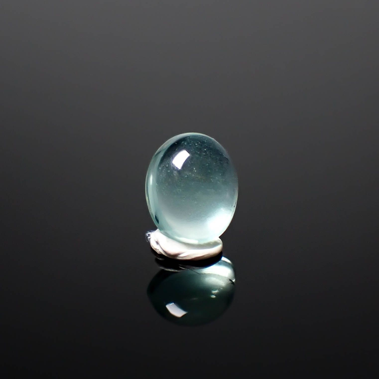 フローライト フルオレッセンス ジンバブエ産 2.20ct [250630518]8.7x7.2mm前後