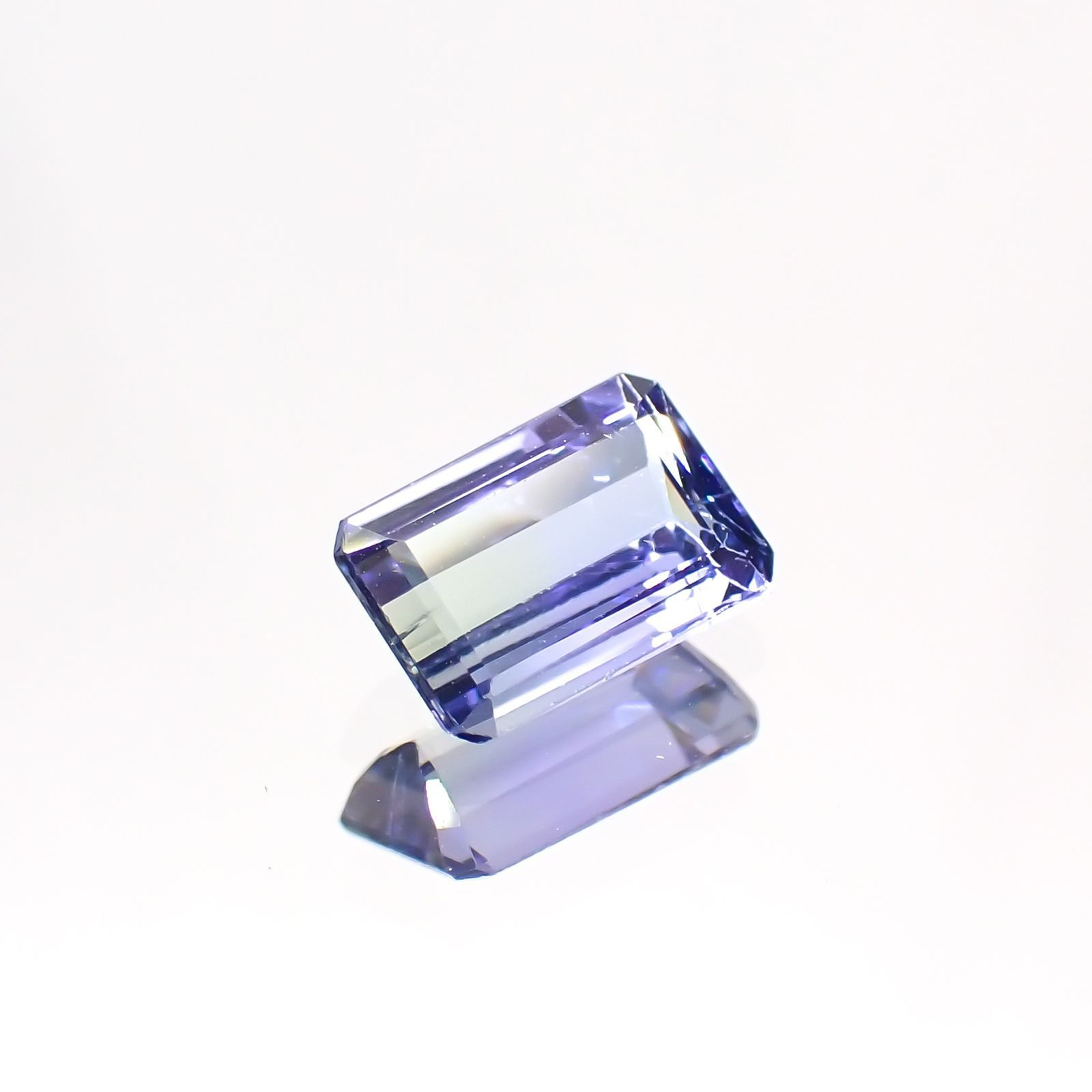 バイカラータンザナイト(宝石名バイカラー・ゾイサイト) タンザニア産 0.983ct ソ付(彩珠)[210610942]7.2×4.9mm前後