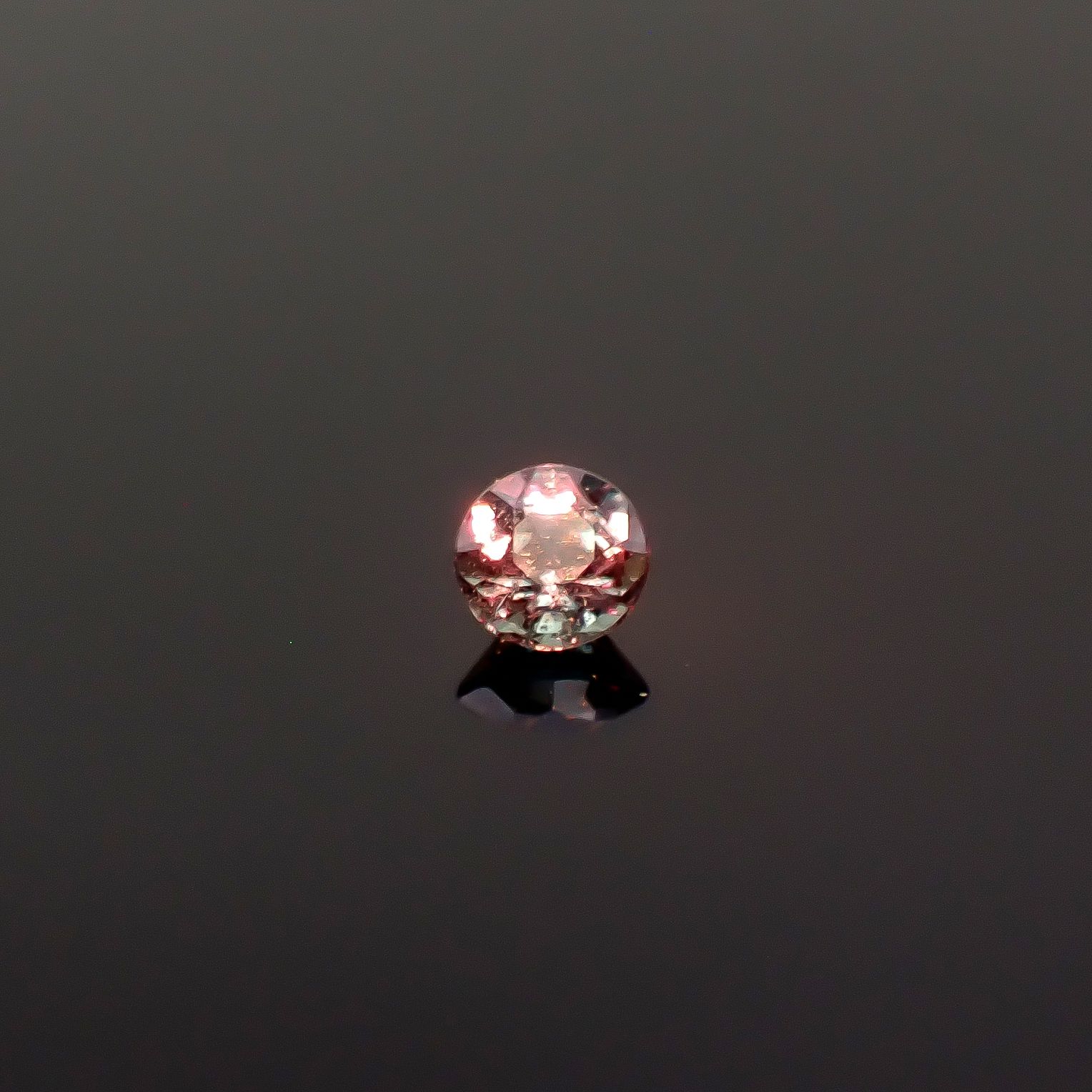 アレキサンドライト ブラジル産 EmeraldMains社製 0.061ct / 2.3x2.3mm前後 [260131573]