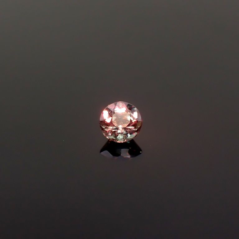 電球色(ライト)の照射で変色