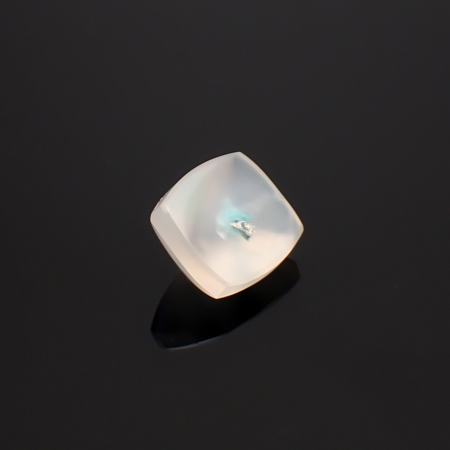 コッパークリソコラインカルセドニー インドネシア産 4.77ct / 11.2x9.9mm前後 [260932795]
