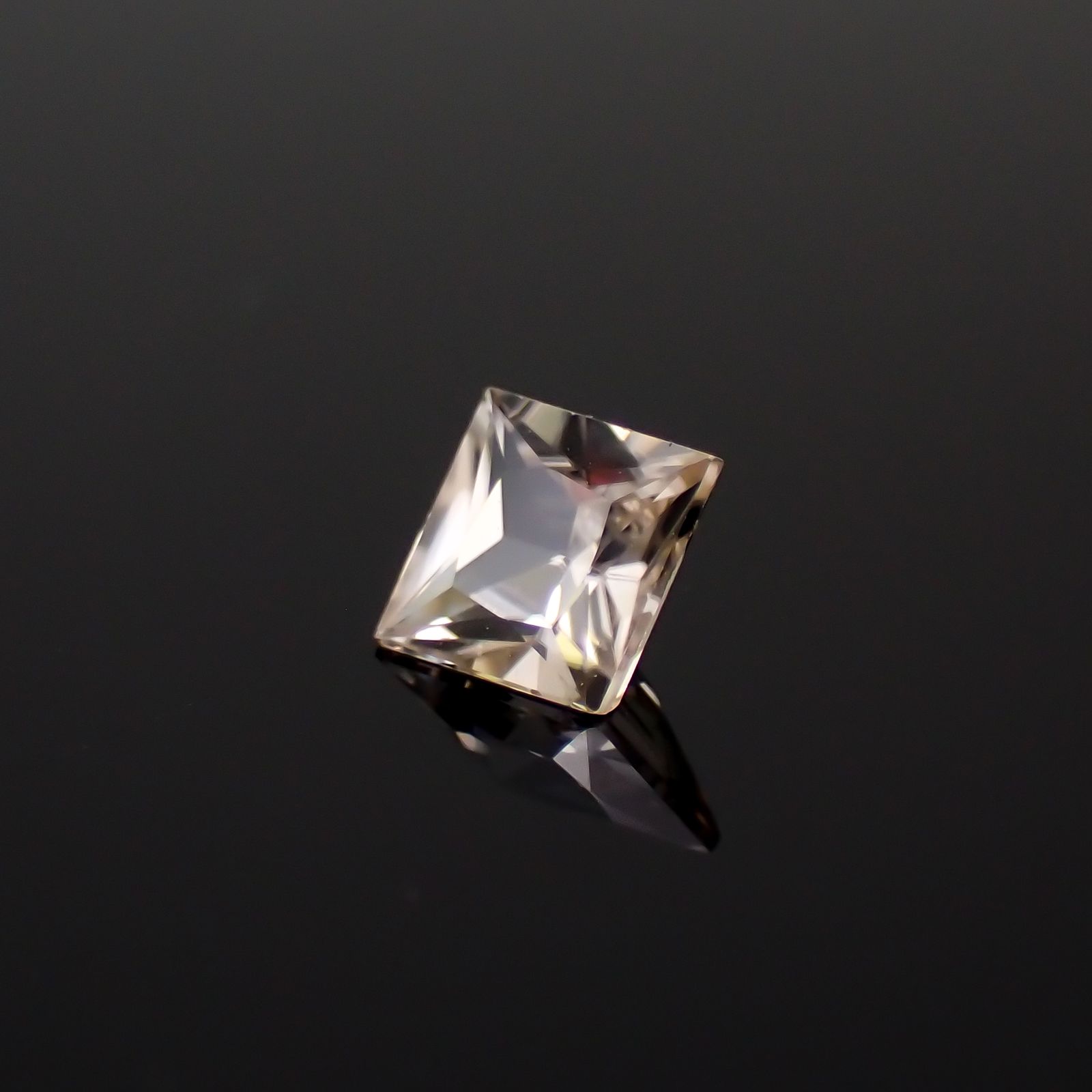 ◇プリンセスカット◇シャンパンカラージルコン スリランカ/カンボジア産 0.56ct[230421643]4.3x4.2mm前後