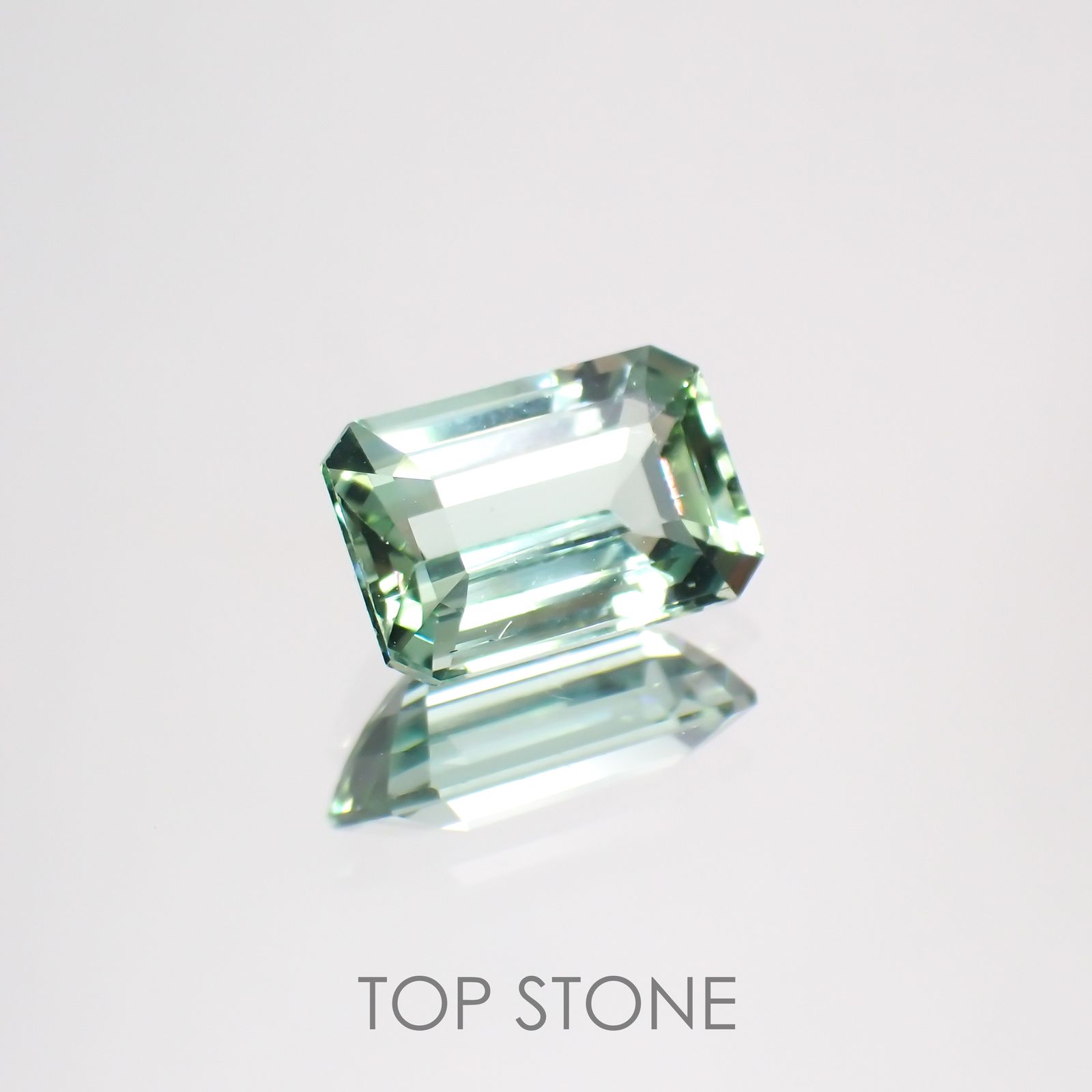ミントトルマリン(宝石名グリーン・トルマリン) ルワンダ産 1.447ct ソ付(彩珠)[211013632]8.3×5.6mm前後