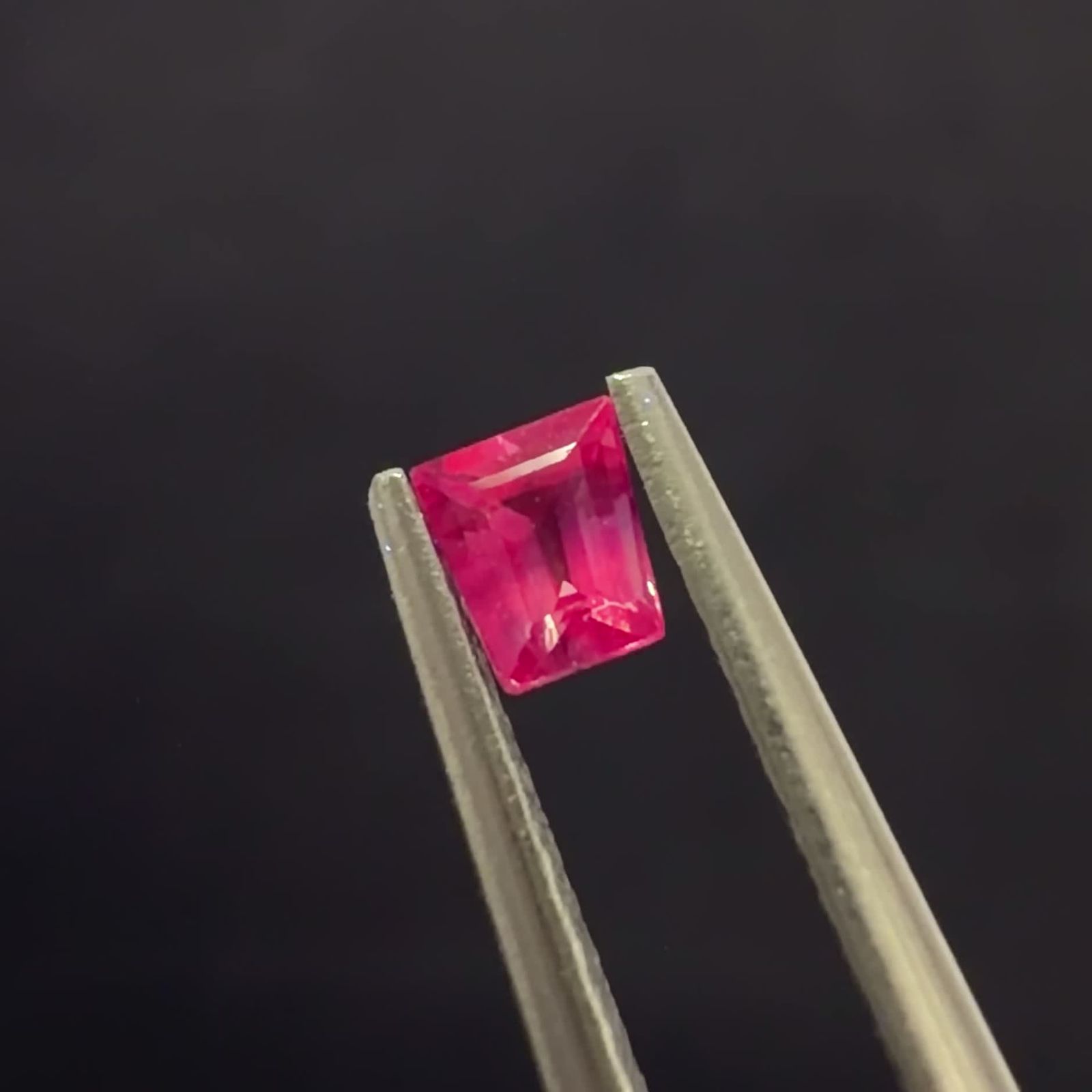 ウィンザーサファイア タンザニア・ウィンザー産 0.19ct / 3.5x3mm前後