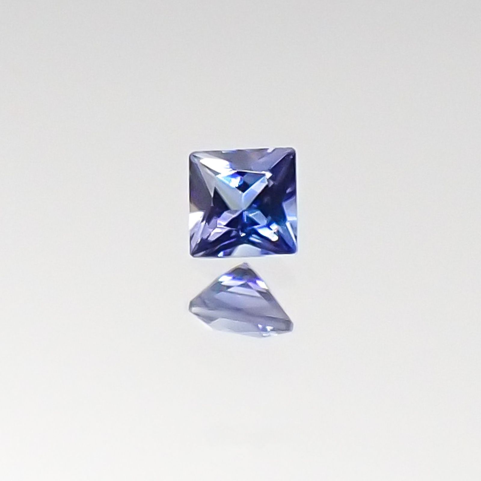 ◇プリンセスカット◇ベニトアイト アメリカ産 ルース 0.048ct