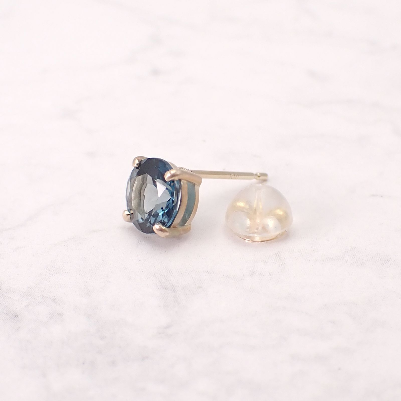 ピアス空枠：石留め▶ロンドンブルートパーズ（お客様製作例）