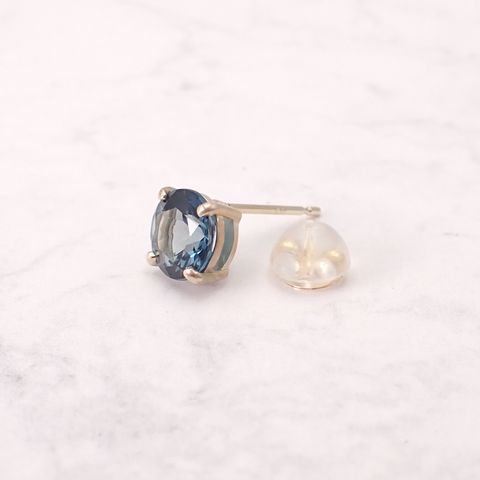 ピアス空枠：石留め▶ロンドンブルートパーズ（お客様製作例）