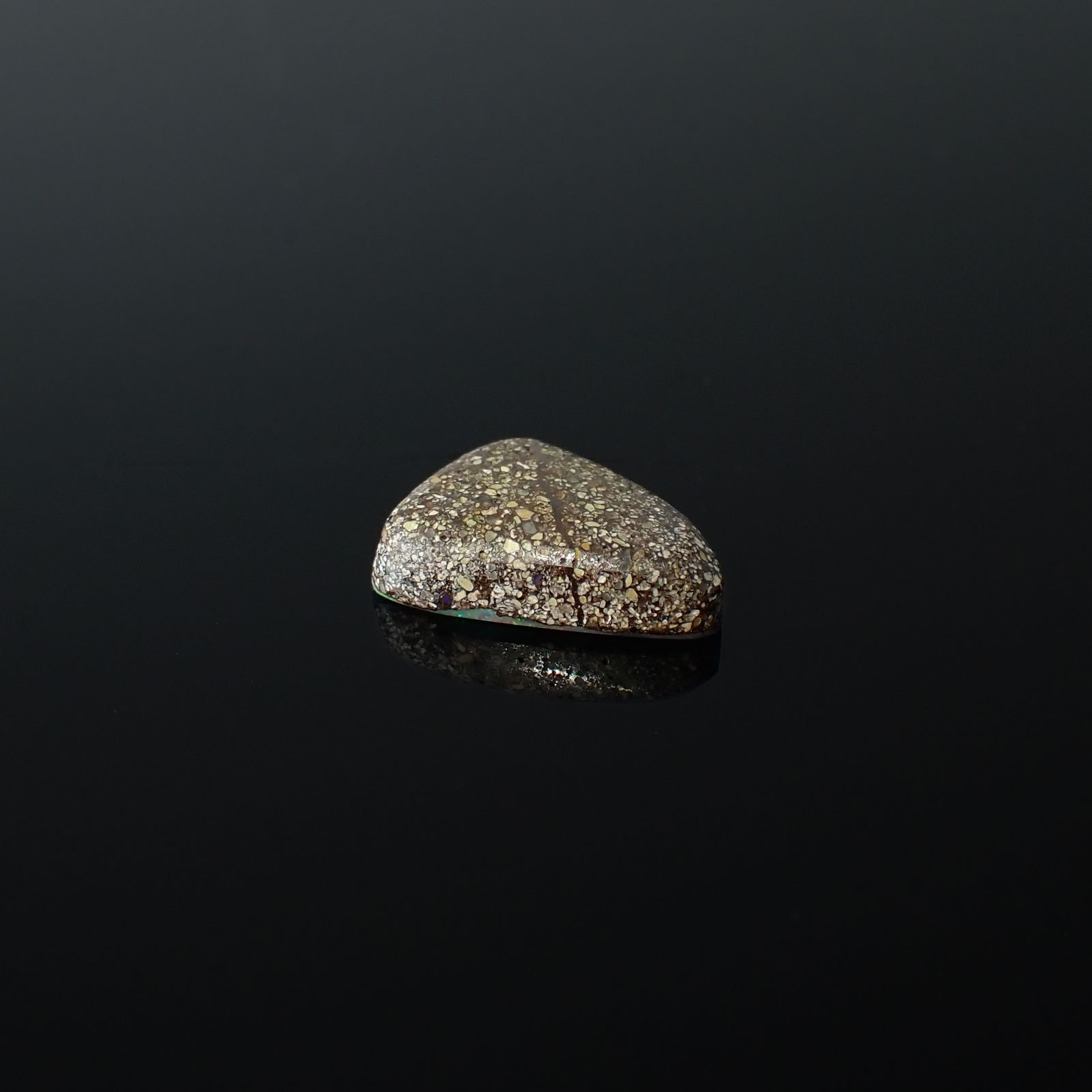ボルダーオパール 原石磨き オーストラリア産 1.88ct[240226203]10.5x7.9mm前後