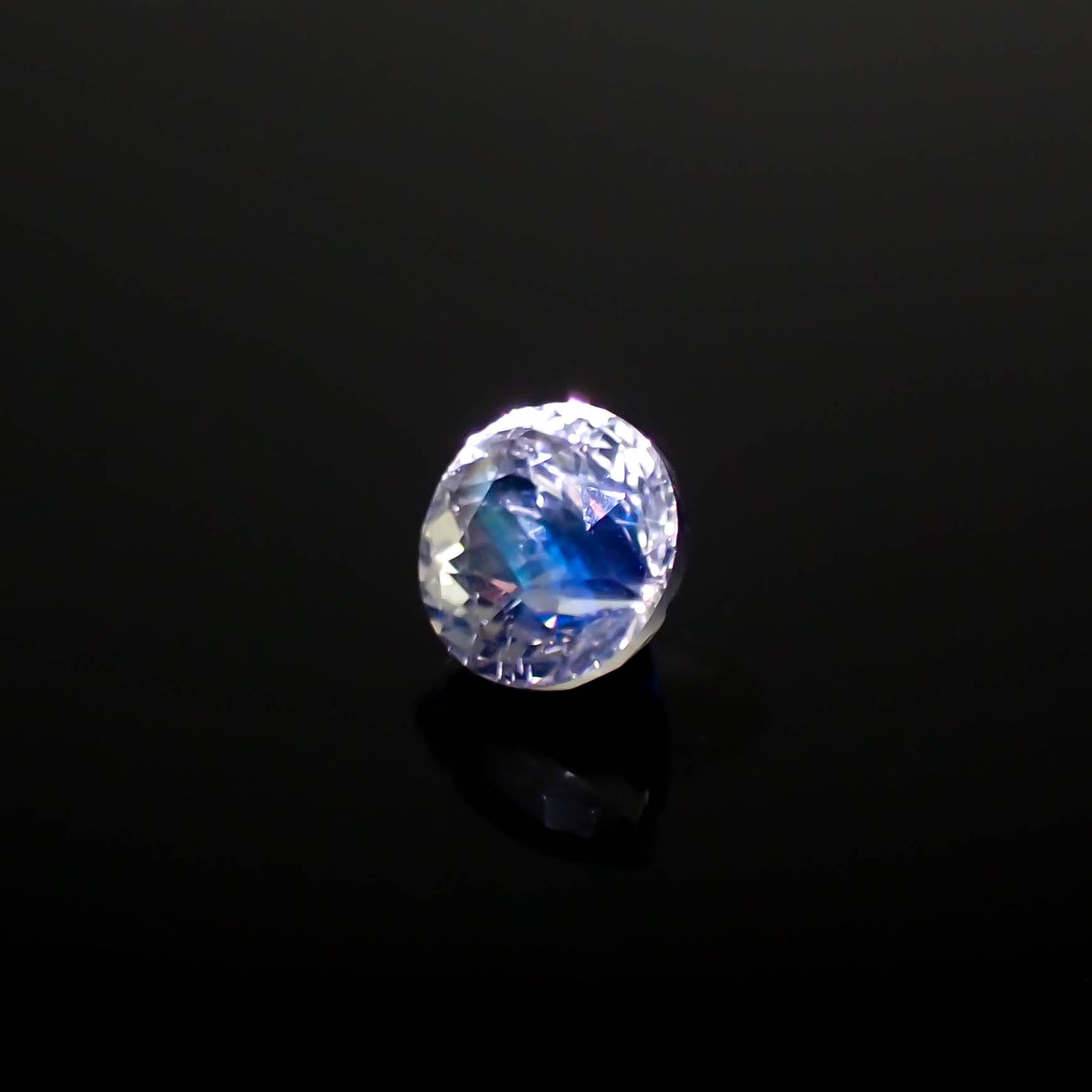 レインボームーンストーン ザンビア産 0.58ct[240326925]5x4.9mm前後