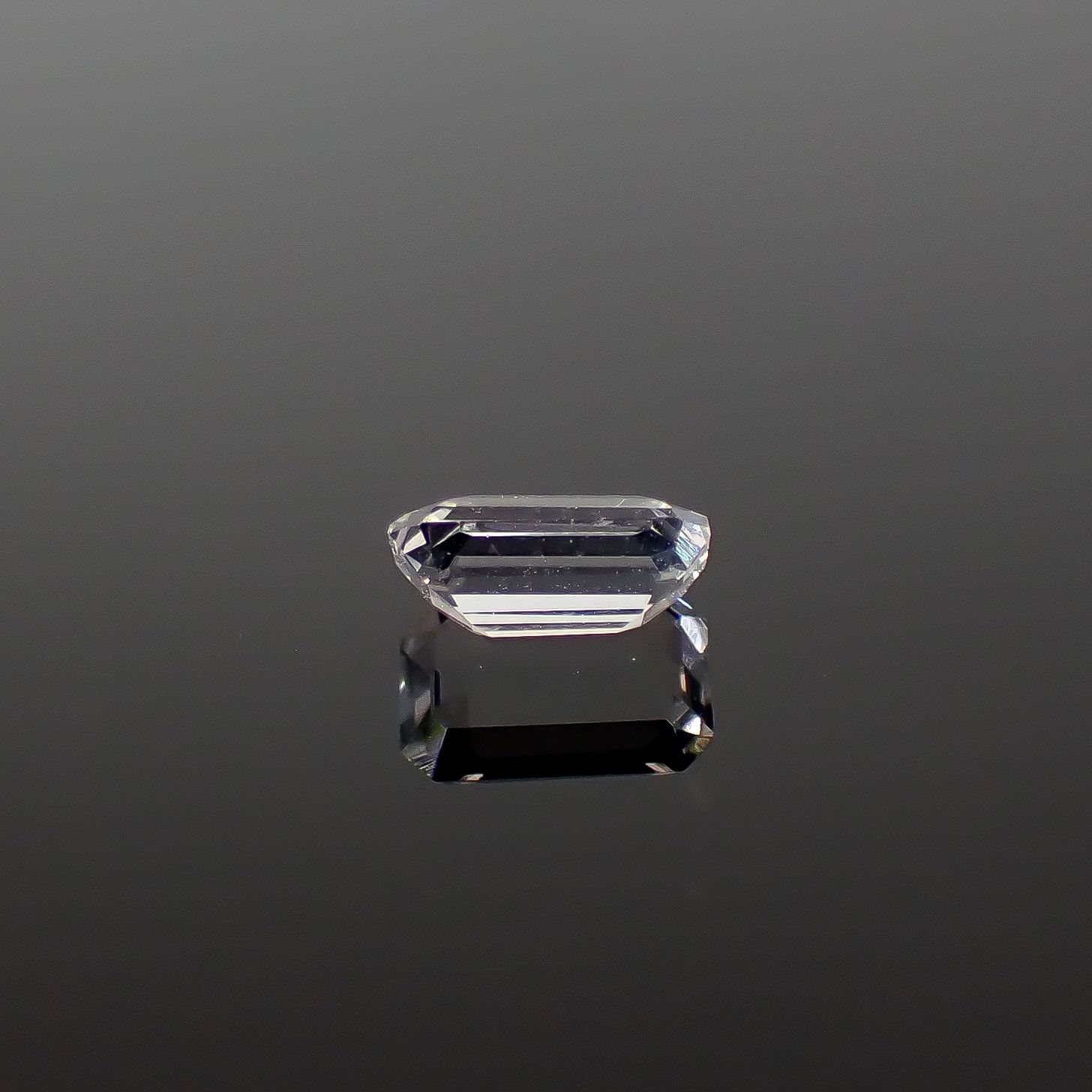 テネブレッセンススキャポライト アフガニスタン産 0.22ct / 5x3mm前後 [260432041]