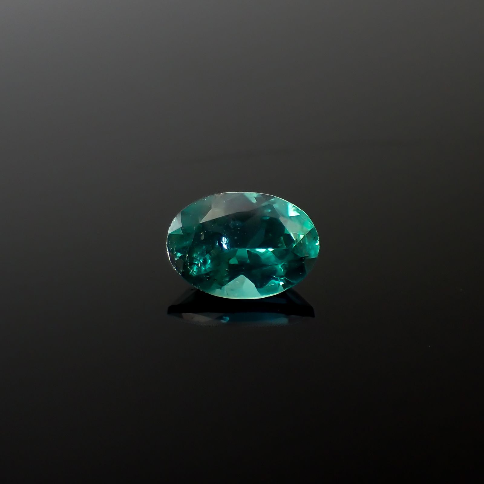ノーブルモロキサイト マダガスカル産 0.73ct[240326547]7x5mm前後