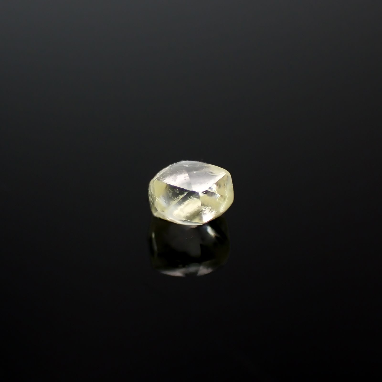 ソーヤブルダイヤモンド 原石 0.23ct[240326747]3.4x3.1mm前後