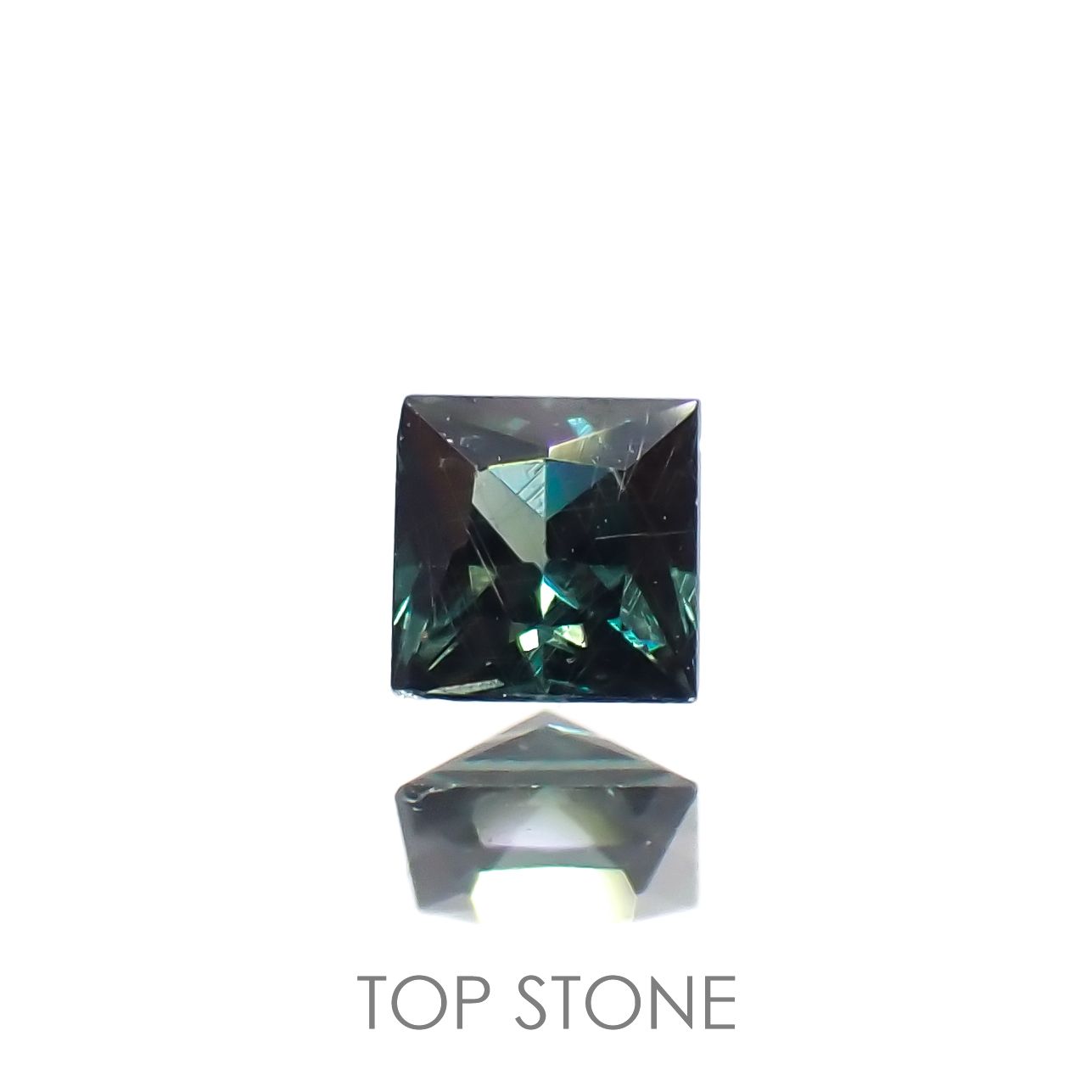 ◇プリンセスカット◇カラーチェンジガーネット アレキタイプ(宝石名ガーネット)マダガスカル・ベキリー産 0.18ct 識別済[221219615]3x2.9mm前後