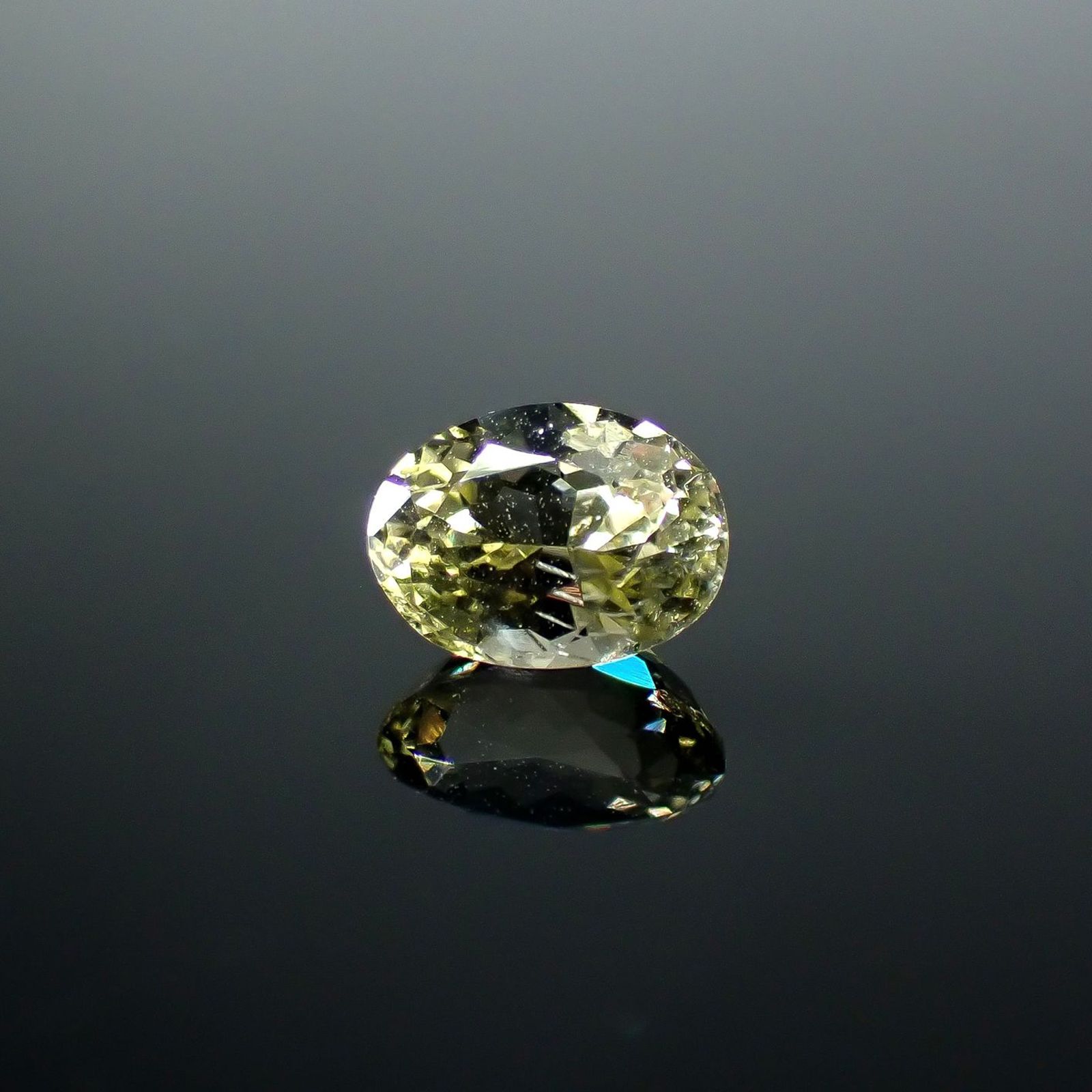 コーネルピン スリランカ産 1.15ct / 7.2x5.3mm前後 [251031233]