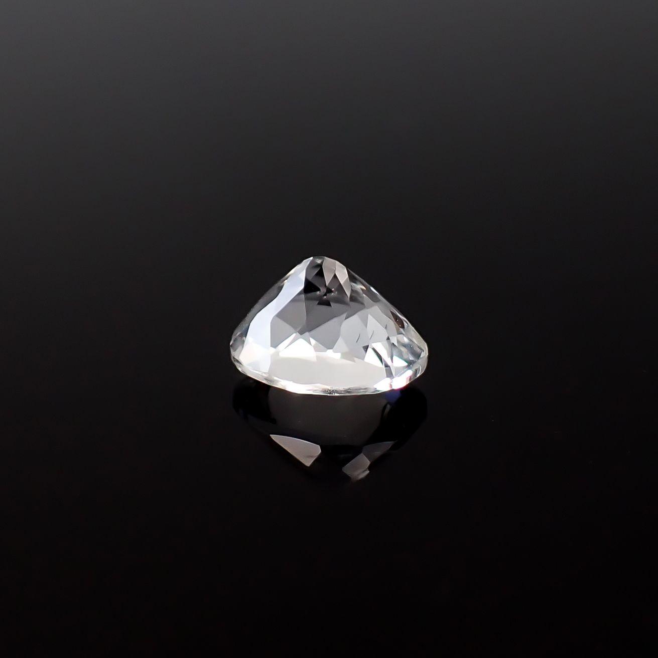 日本水晶 宮崎県板谷産 0.92ct / 7.1x5.7mm前後 [260632424]
