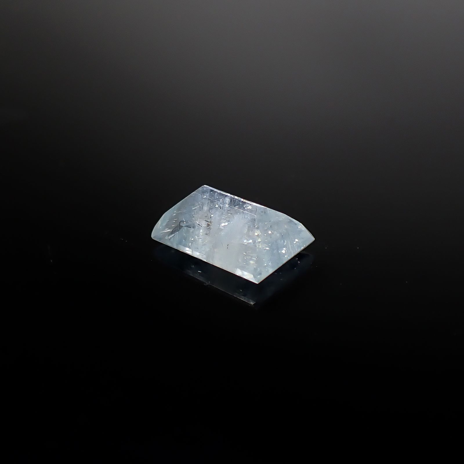 イリデッセンスアクアマリン ブラジル産 4.21ct [250730701]12.2x8.5mm前後