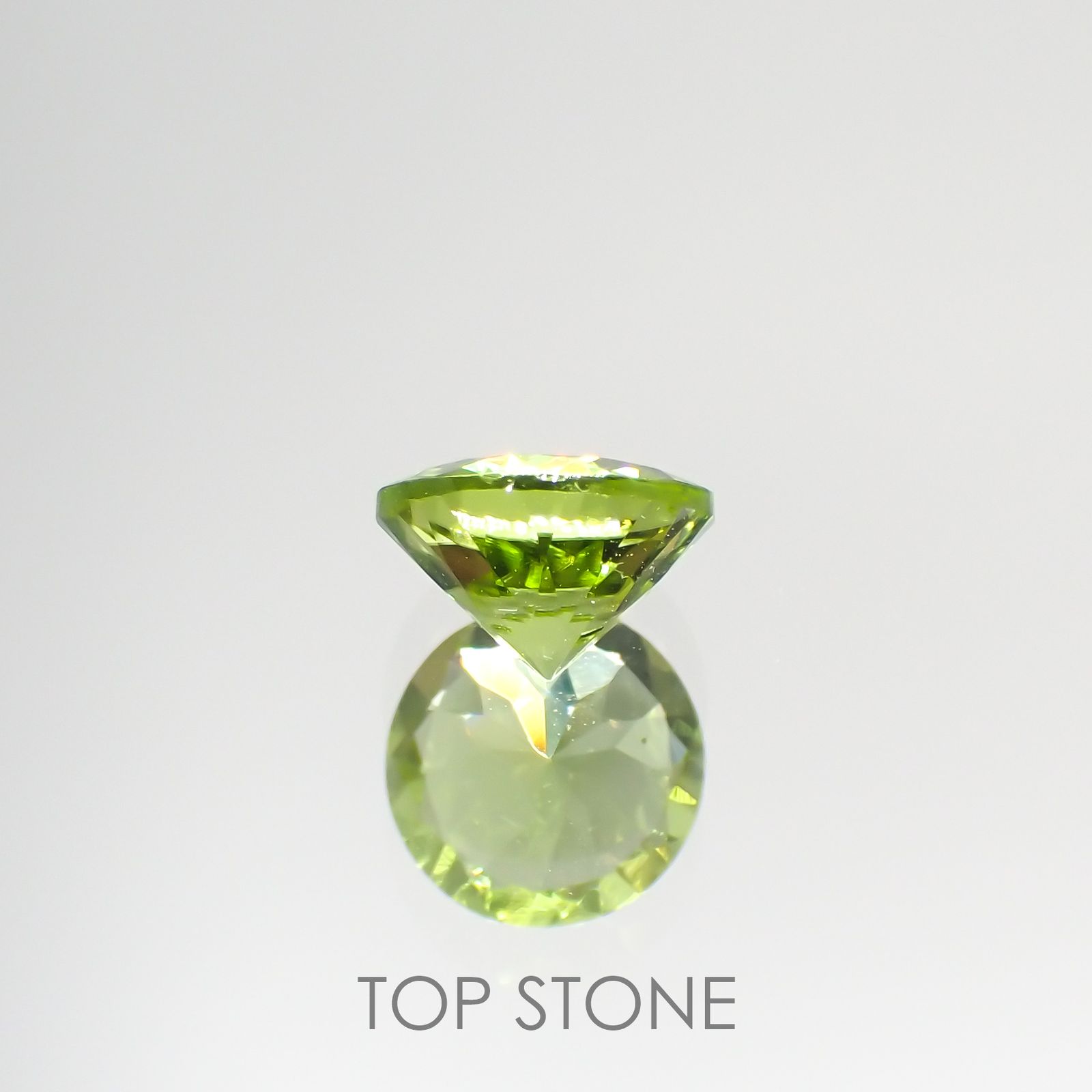 ペリドット(宝石名ペリドット) パキスタン産 1.06ct 識別済[210913076]6.4×6.4mm前後