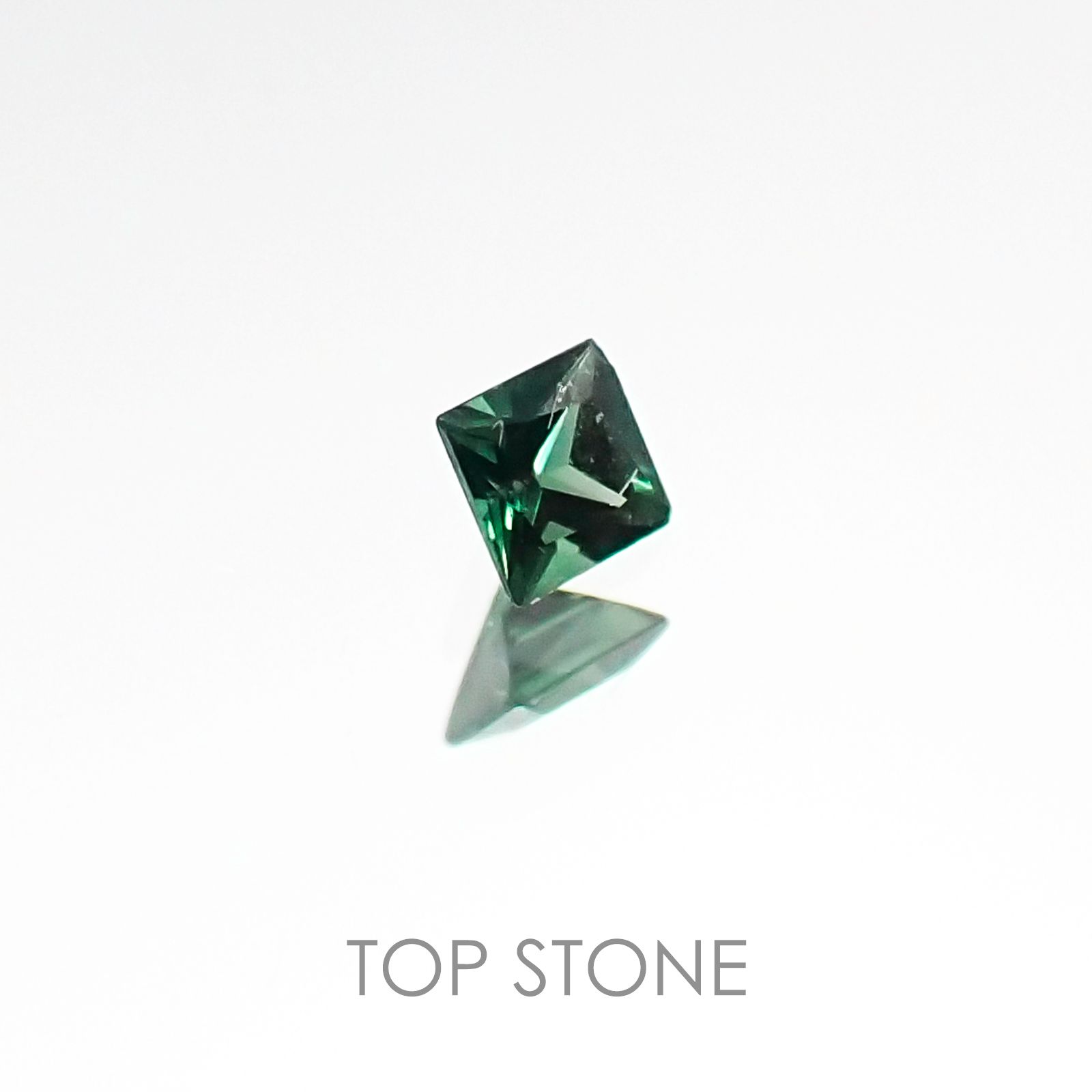 ◇プリンセスカット◇カラーチェンジガーネット(アレキタイプ) マダガスカル・ベキリー産 ルース 0.042ct[20106613]2×1.9mm前後