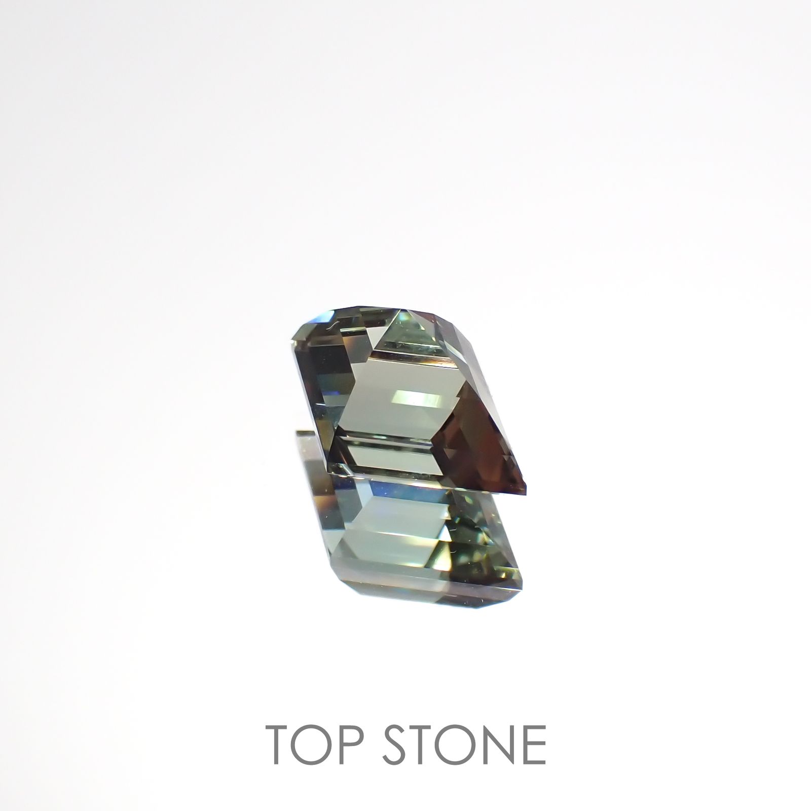 ◇カスタムカット◇バイカラーオレゴンサンストーン(宝石名ラブラドライト)アメリカ・オレゴン州産 2.67ct 識別済[220616272]12.5x8.2mm前後