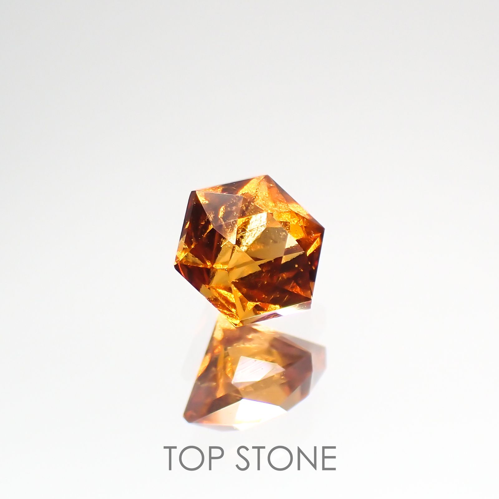 ◇ヘキサゴンカット◇ヘソナイトガーネット(宝石名ガーネット) スリランカ産 0.50ct 識別済[210812680]4.3×4.2mm前後