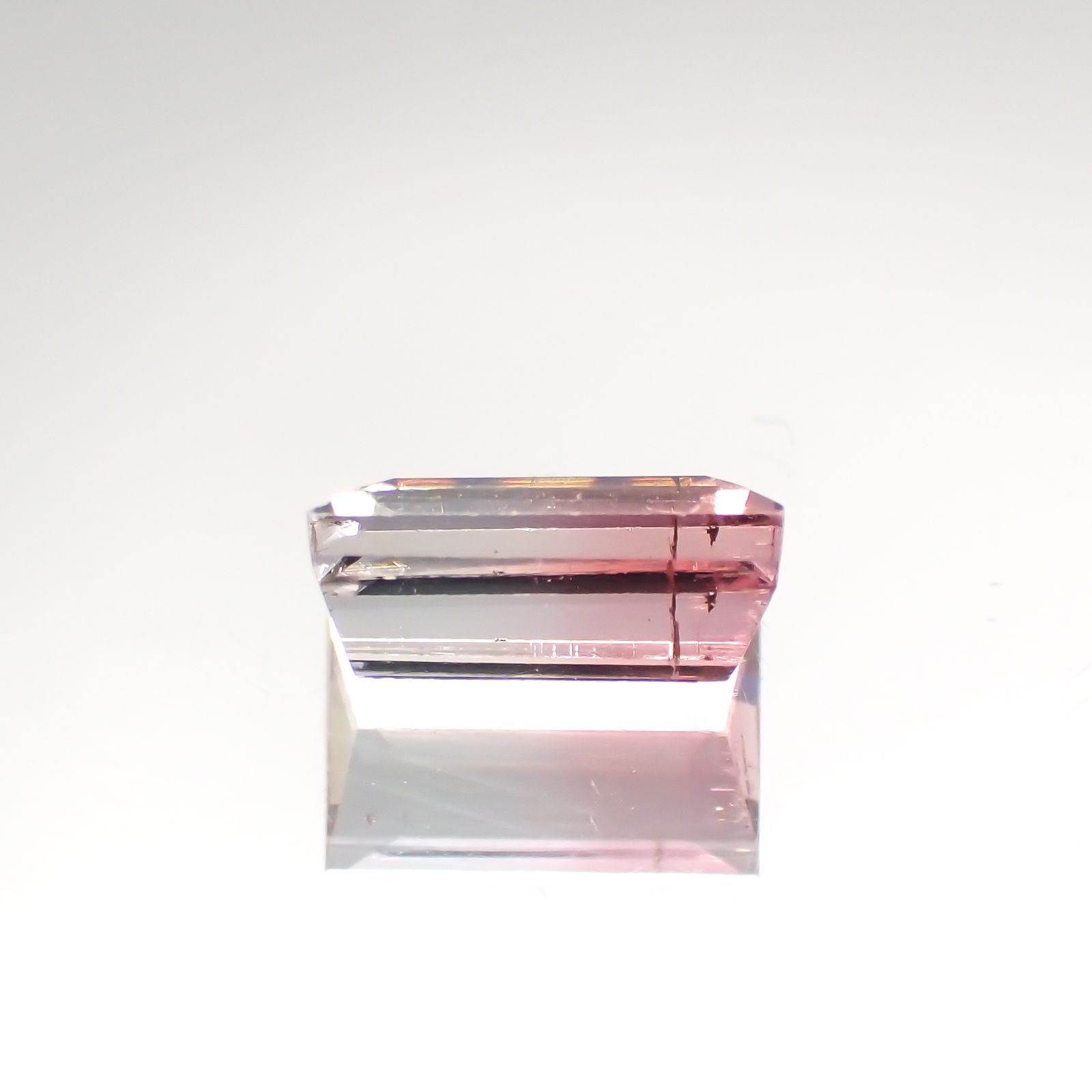 バイカラートルマリン(宝石名バイカラー・トルマリン)ブラジル産 1.241ct ソ付(彩珠)[230622373]7.8x4.6mm前後