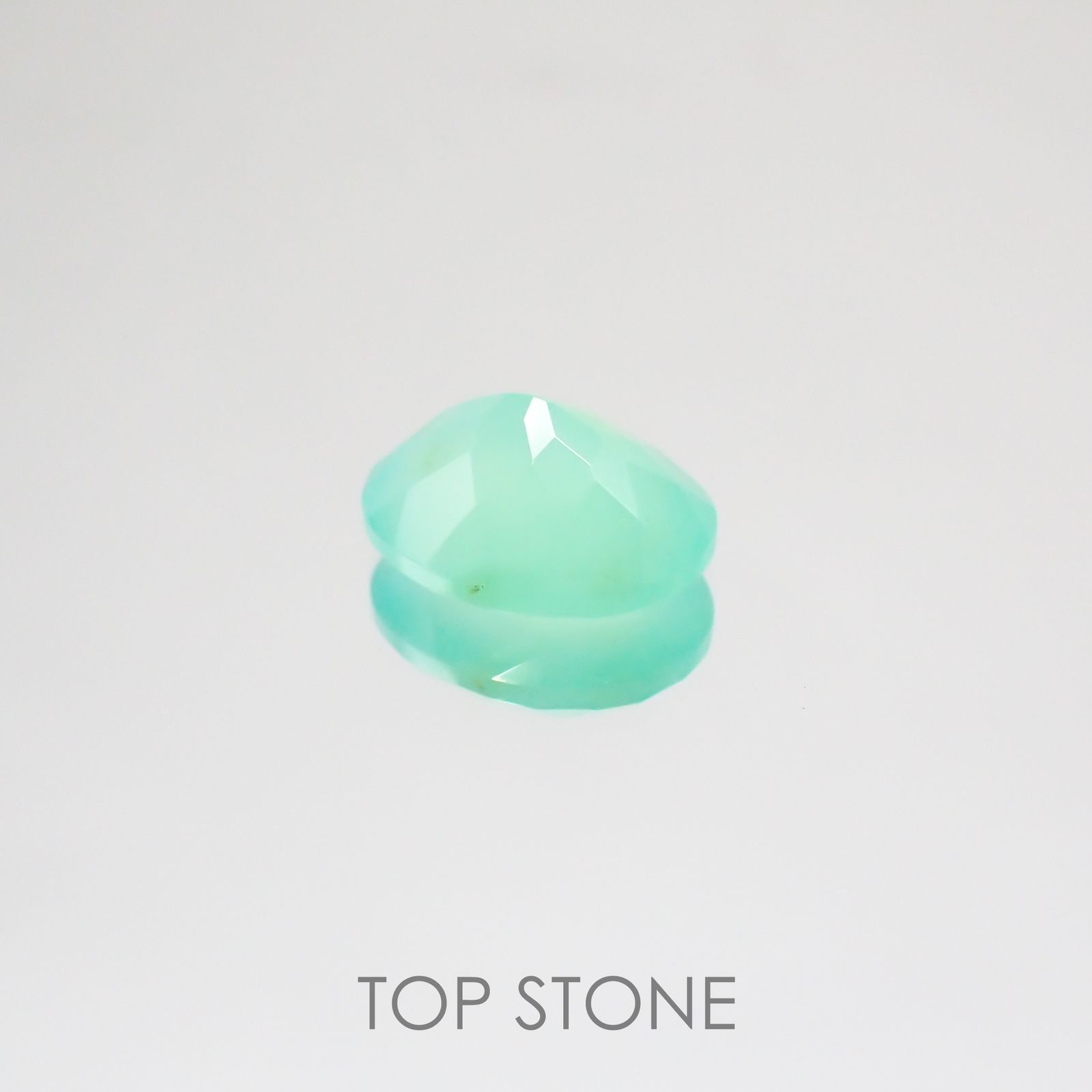 グリーンオパール(宝石名コモンオパール) 南アフリカ産 2.29ct 識別済[210510754]10.1×8.2mm前後
