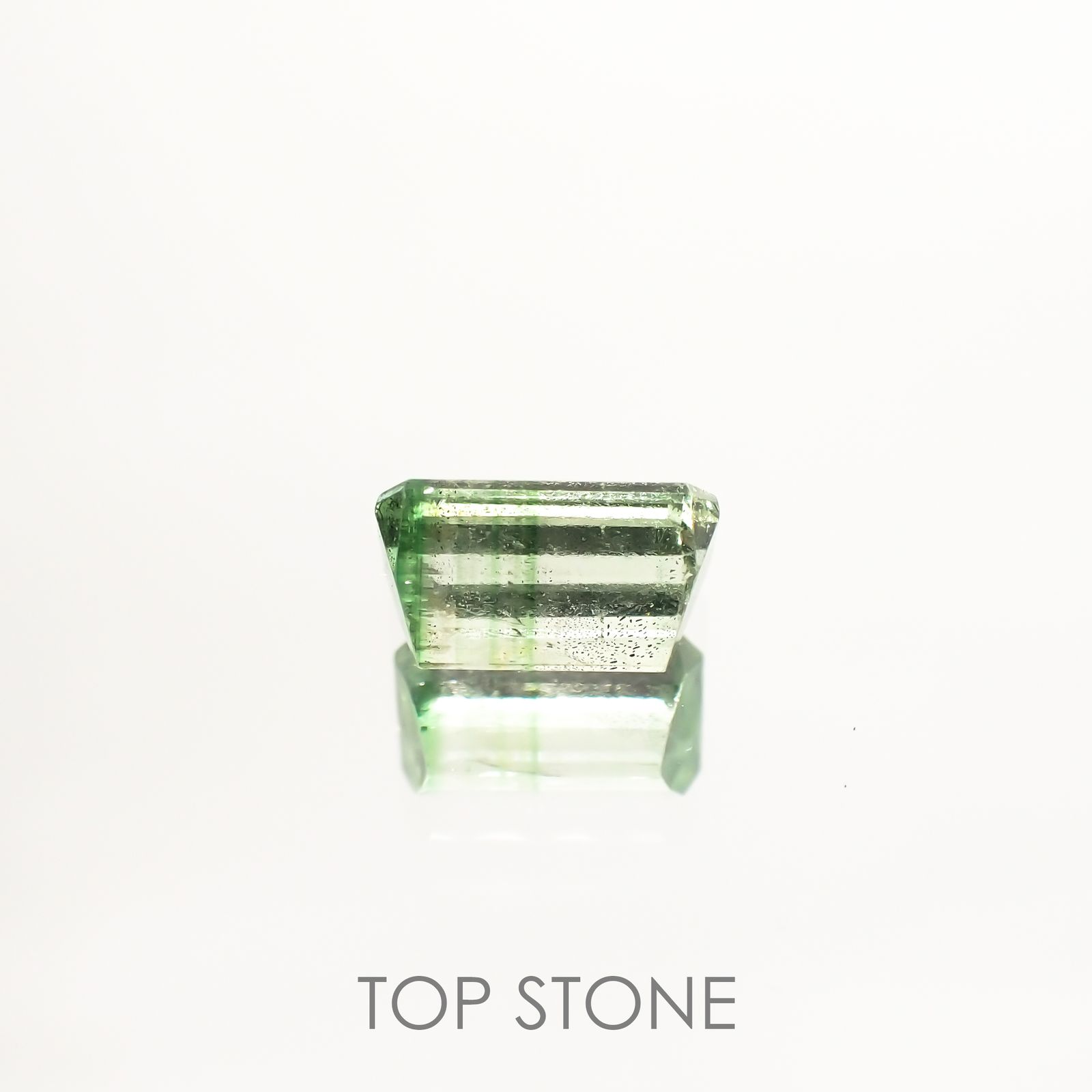 バイカラーツァボライト(宝石名グリーン グロッシュラー・ガーネット) タンザニア産 1.38ct 識別済[210711919]7.5×4.2mm前後