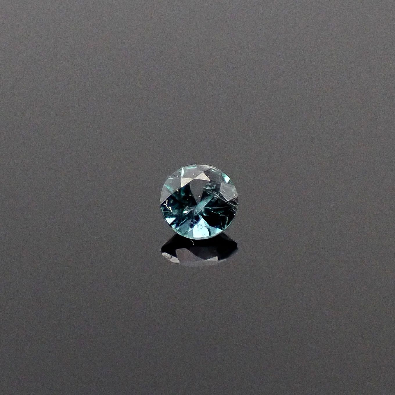 アレキサンドライト ロシア産 0.035ct / 2x2mm前後 [260131564]