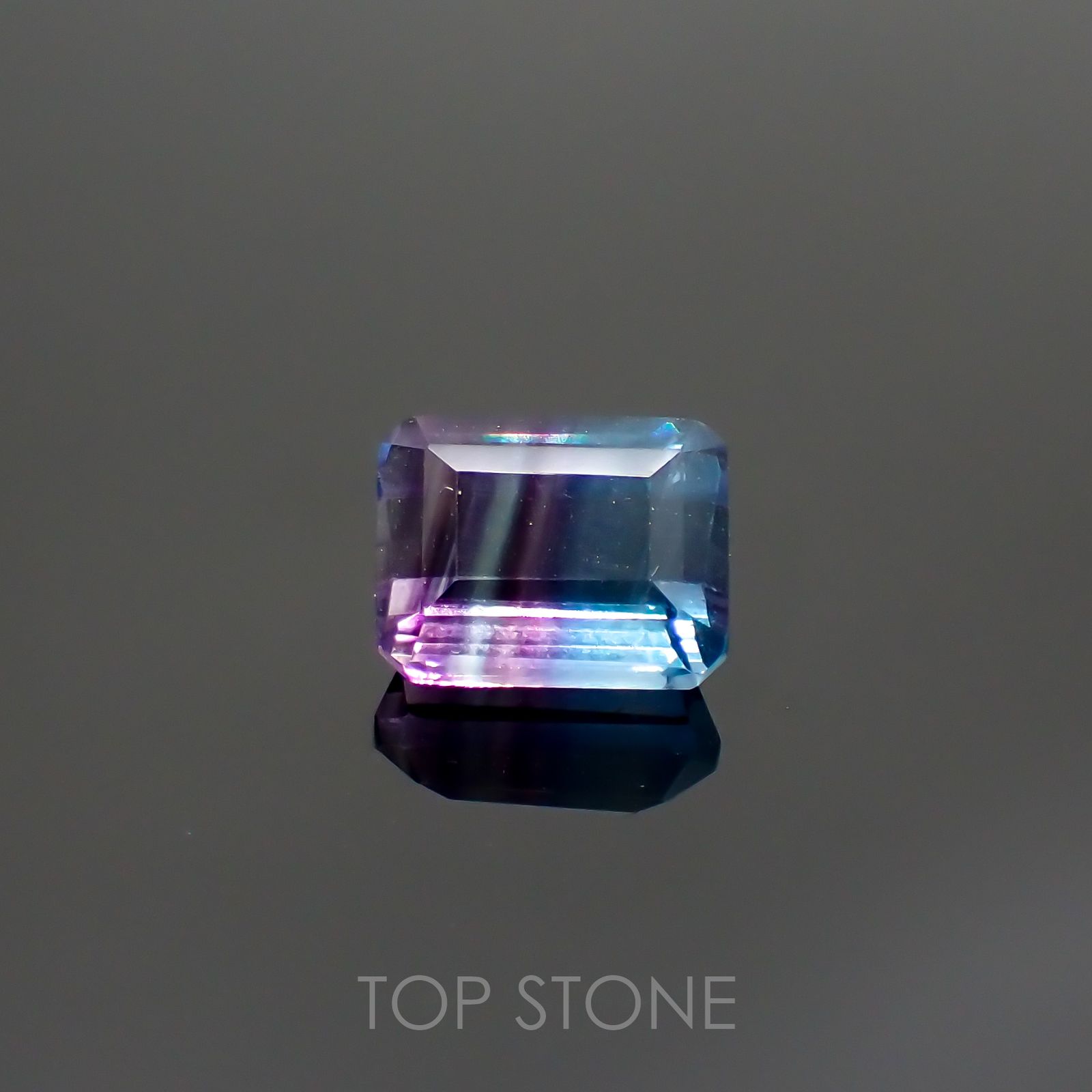 パーティカラーフローライト(宝石名フルオライト)ブラジル産 3.12ct 識別済[220115088]9x7.1mm前後