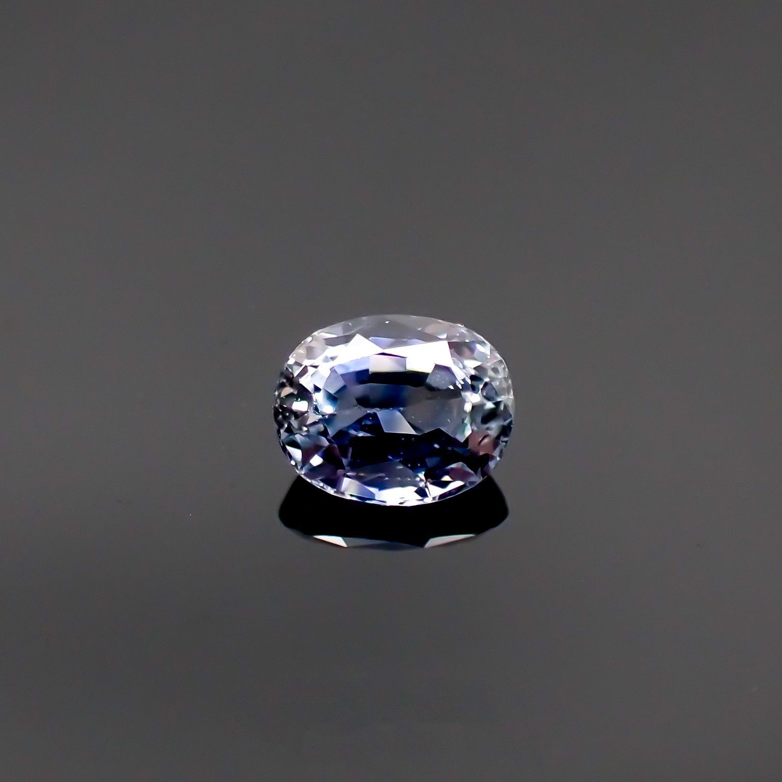 アイスブルーサファイア スリランカ・マダガスカル産 ルース 0.37ct[210711175]4.7×3.7mm前後